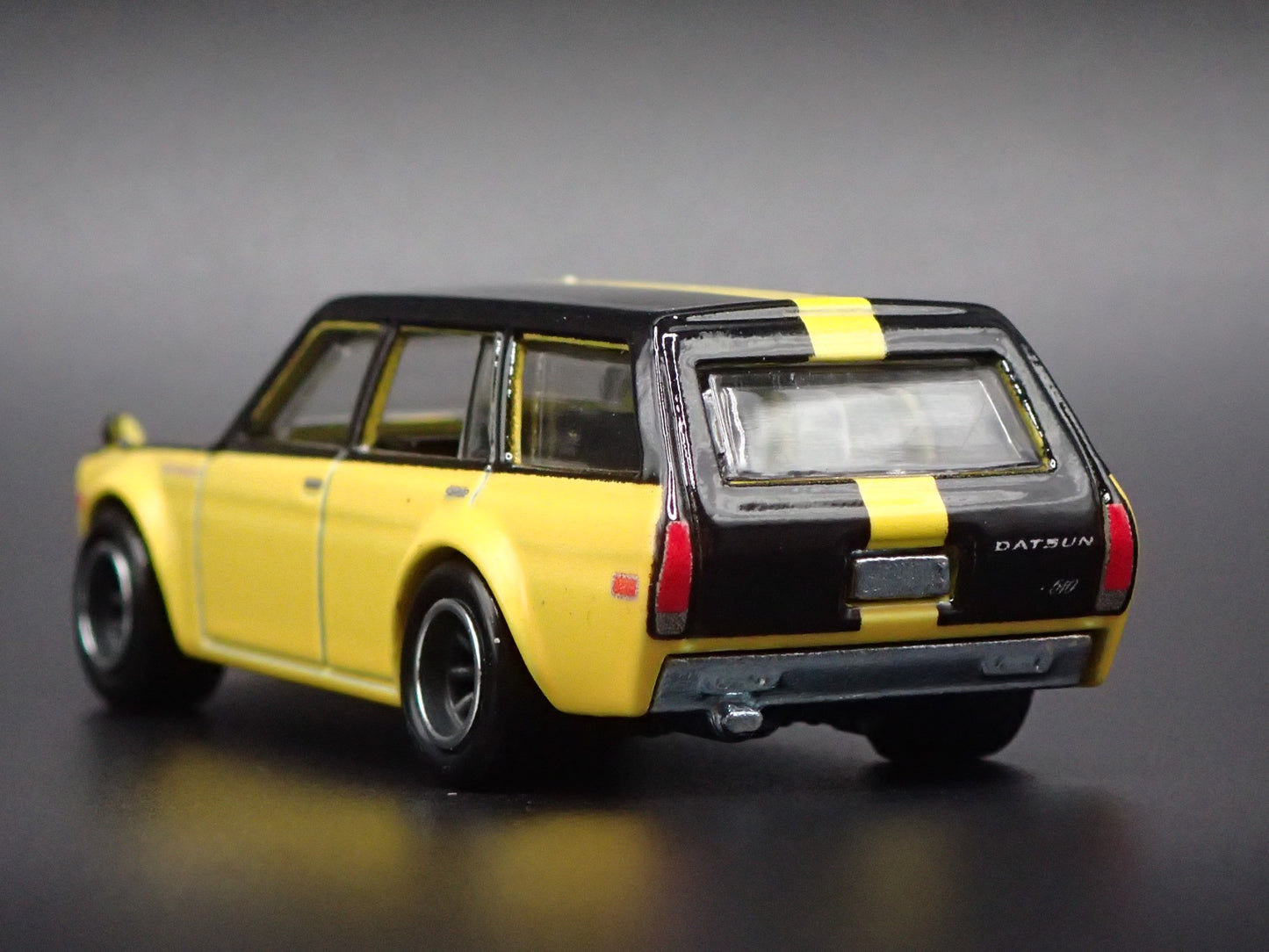 1968-1973 DATSUN 510 STATION WAGON YELLOW 1:64 SCALE DIORAMA DIECAST MODEL CAR