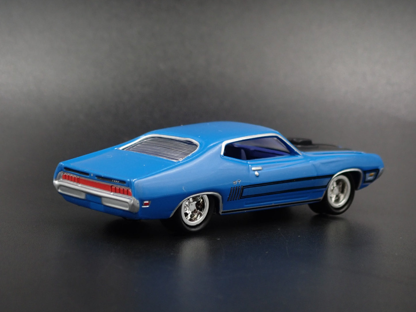 1970 70 FORD TORINO GT BLUE 1:64 SCALE COLLECTIBLE DIORAMA DIECAST MODEL CAR