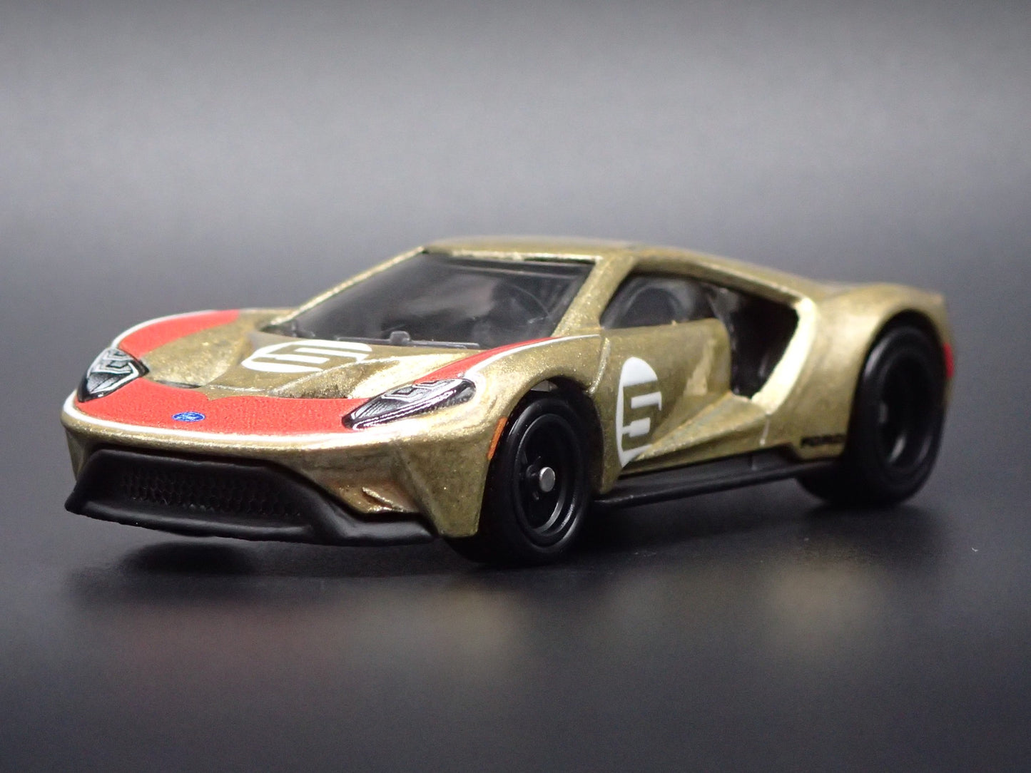 2017-2022 FORD GT RACING #5 SUPERCAR GOLD 1:64 SCALE DIORAMA DIECAST MODEL CAR