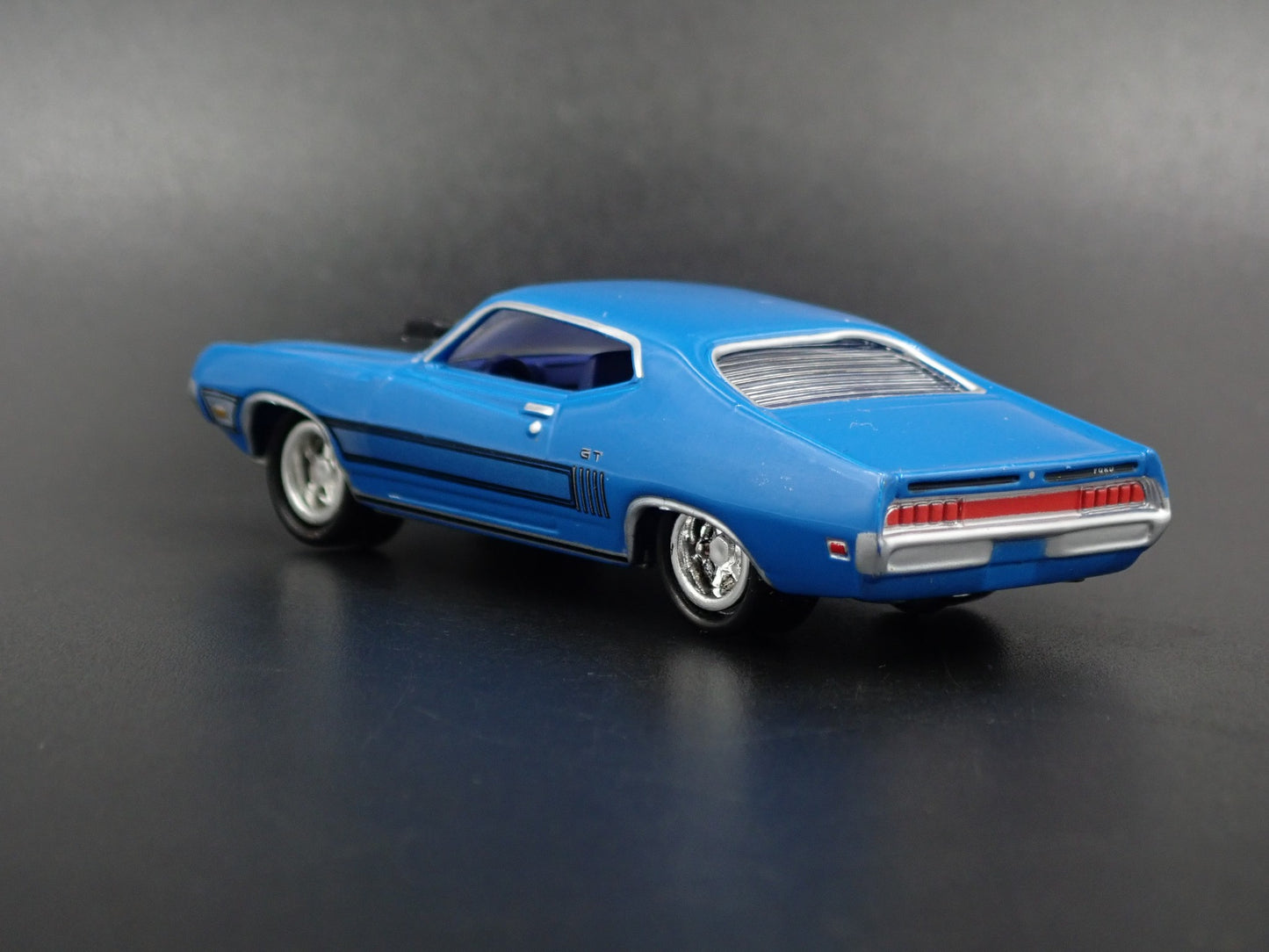 1970 70 FORD TORINO GT BLUE 1:64 SCALE COLLECTIBLE DIORAMA DIECAST MODEL CAR