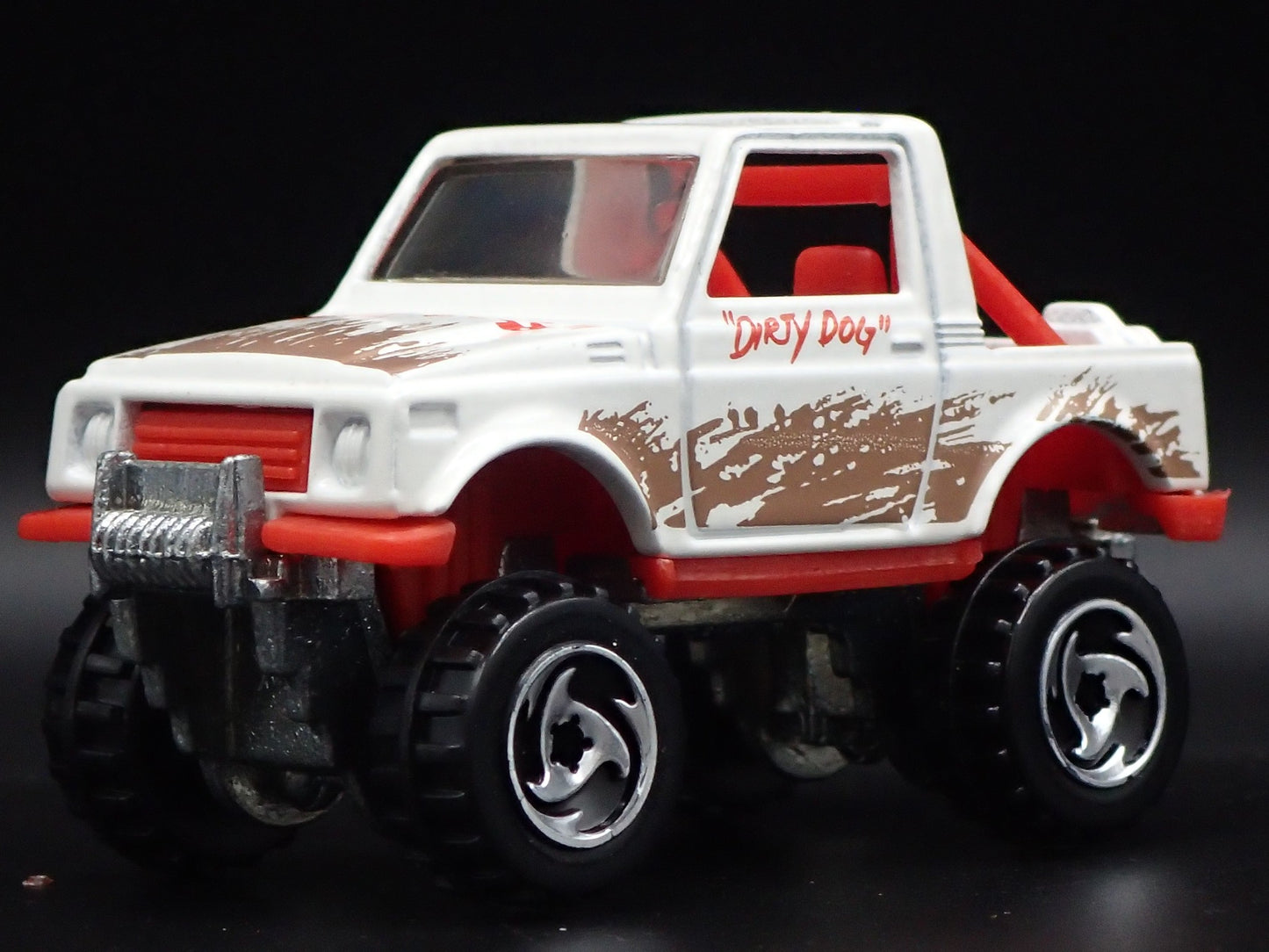 1992-1998 SUZUKI SAMURAI TRUCK 1:64 SCALE COLLECTIBLE DIORAMA DIECAST MODEL CAR