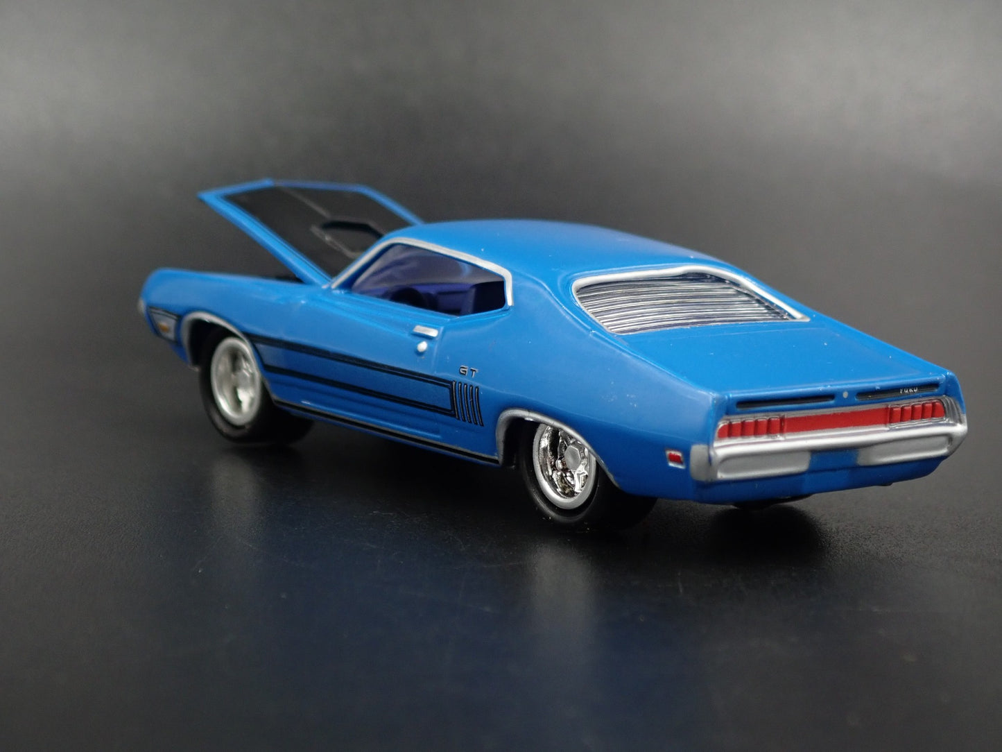 1970 70 FORD TORINO GT BLUE 1:64 SCALE COLLECTIBLE DIORAMA DIECAST MODEL CAR
