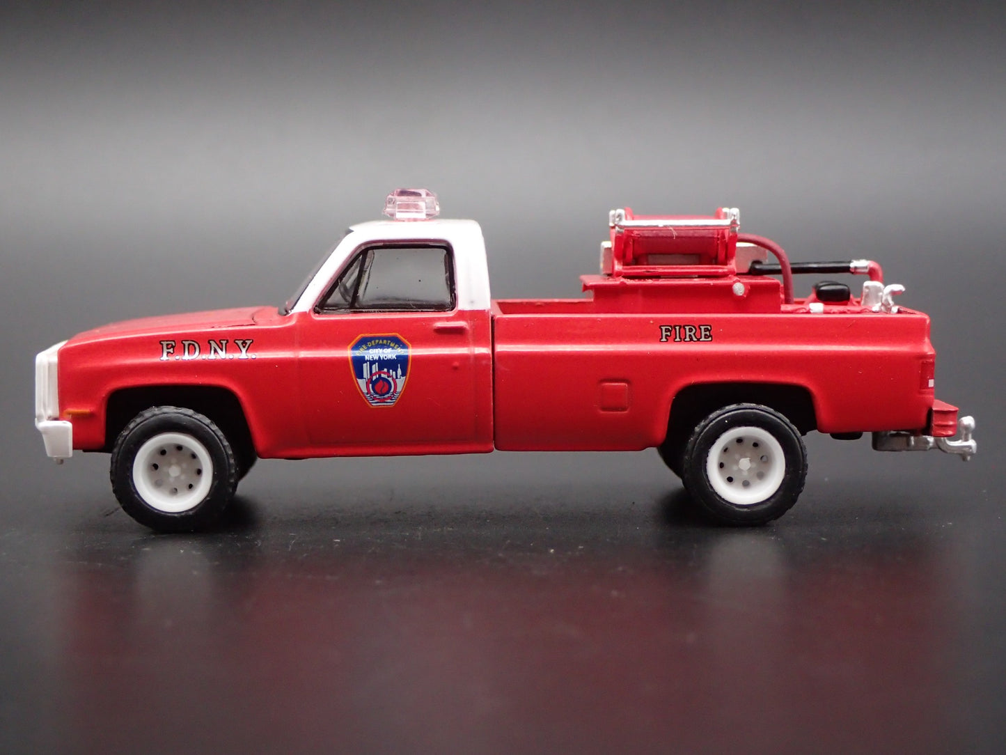 1986 86 CHEVROLET TRUCK M1008 SQUAREBODY 4X4 FDNY 1:64 SCALE DIECAST MODEL CAR
