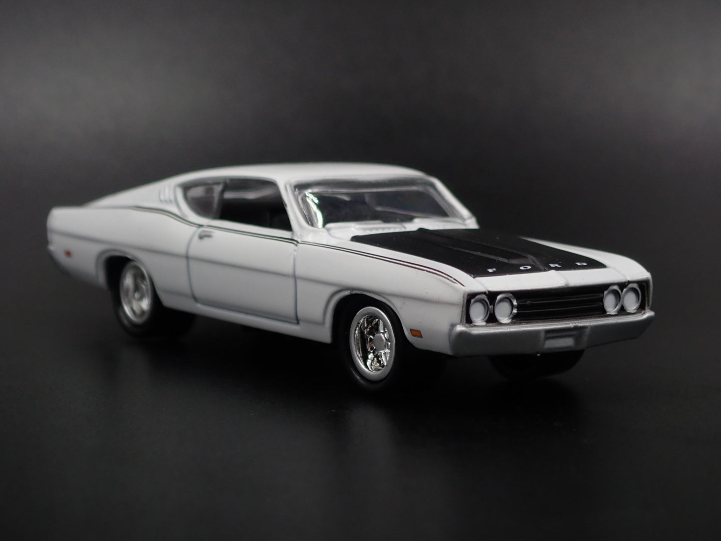 1969 69 FORD TORINO TALLADEGA 1:64 SCALE COLLECTIBLE DIORAMA DIECAST MODEL CAR
