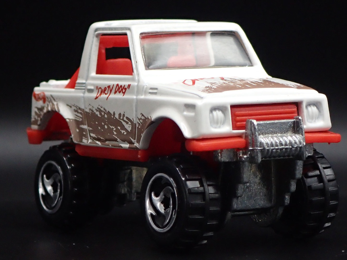 1992-1998 SUZUKI SAMURAI TRUCK 1:64 SCALE COLLECTIBLE DIORAMA DIECAST MODEL CAR