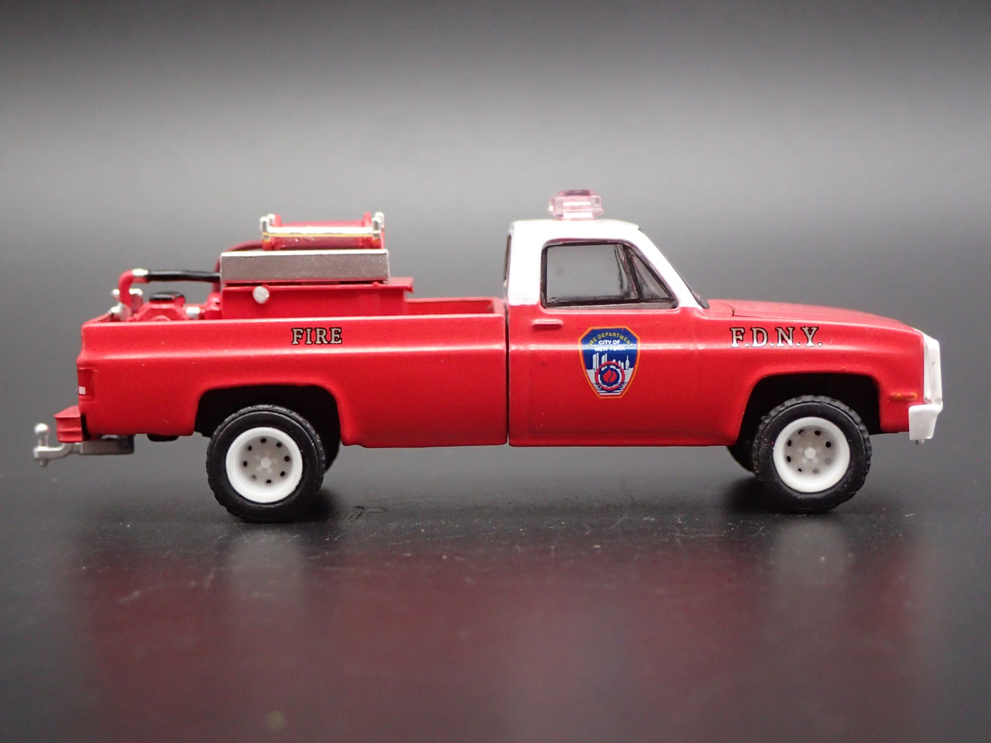 1986 86 CHEVROLET TRUCK M1008 SQUAREBODY 4X4 FDNY 1:64 SCALE DIECAST MODEL CAR