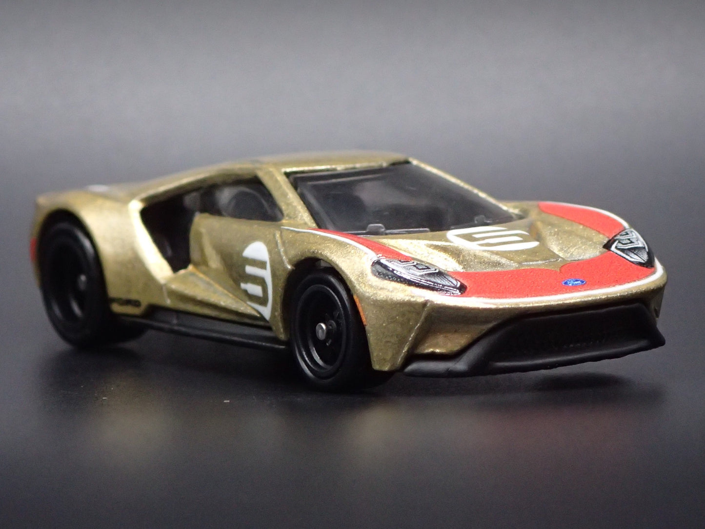 2017-2022 FORD GT RACING #5 SUPERCAR GOLD 1:64 SCALE DIORAMA DIECAST MODEL CAR