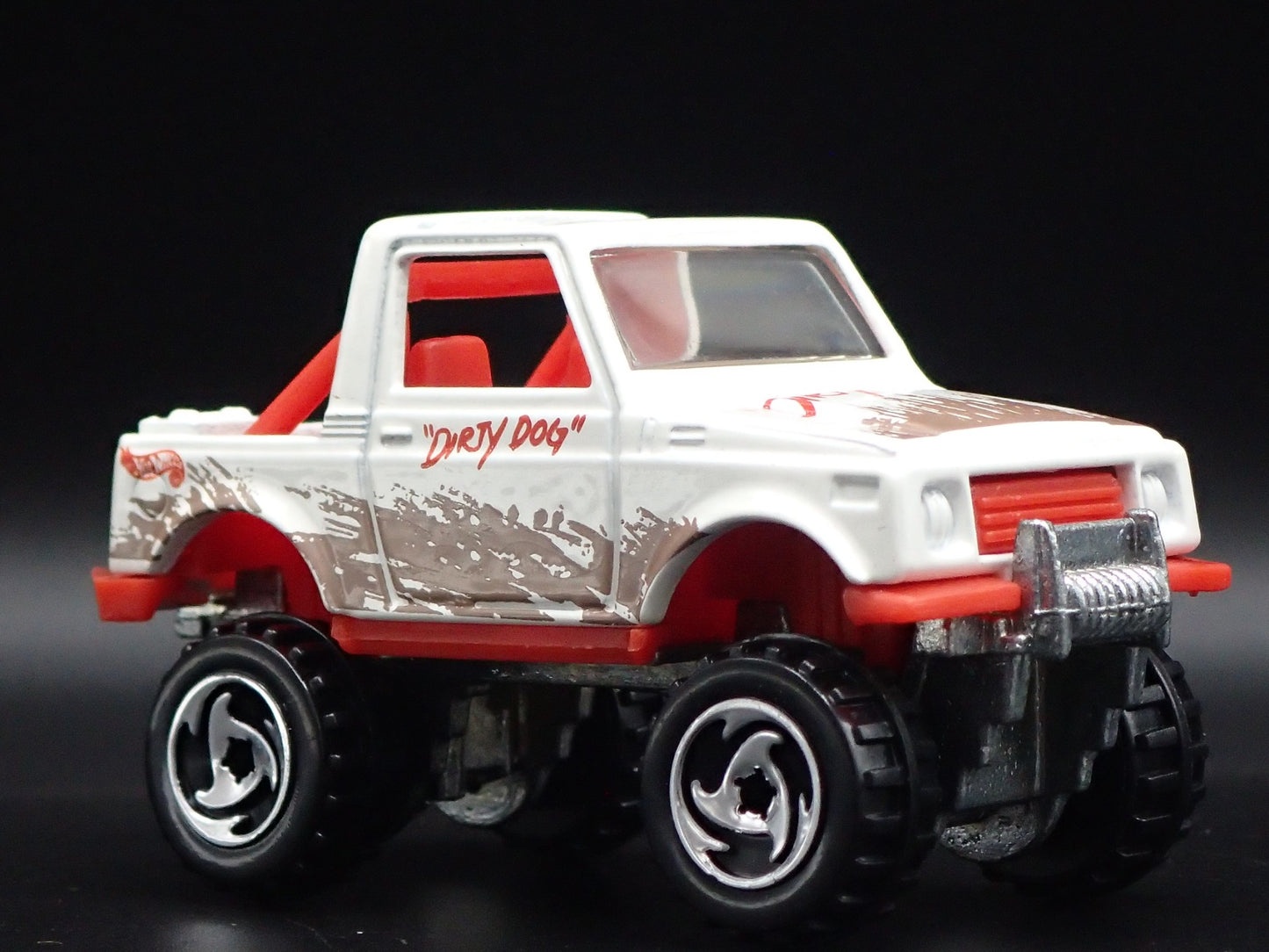 1992-1998 SUZUKI SAMURAI TRUCK 1:64 SCALE COLLECTIBLE DIORAMA DIECAST MODEL CAR