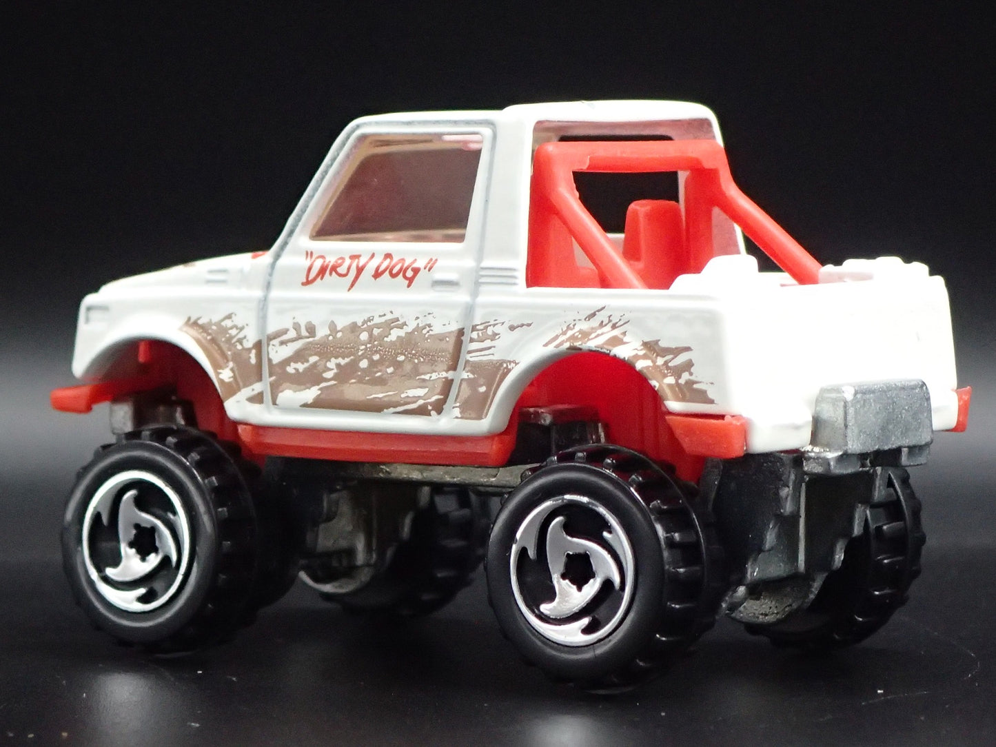 1992-1998 SUZUKI SAMURAI TRUCK 1:64 SCALE COLLECTIBLE DIORAMA DIECAST MODEL CAR