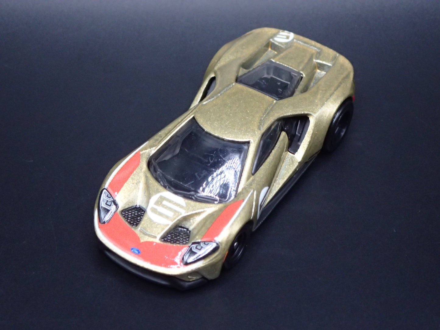 2017-2022 FORD GT RACING #5 SUPERCAR GOLD 1:64 SCALE DIORAMA DIECAST MODEL CAR