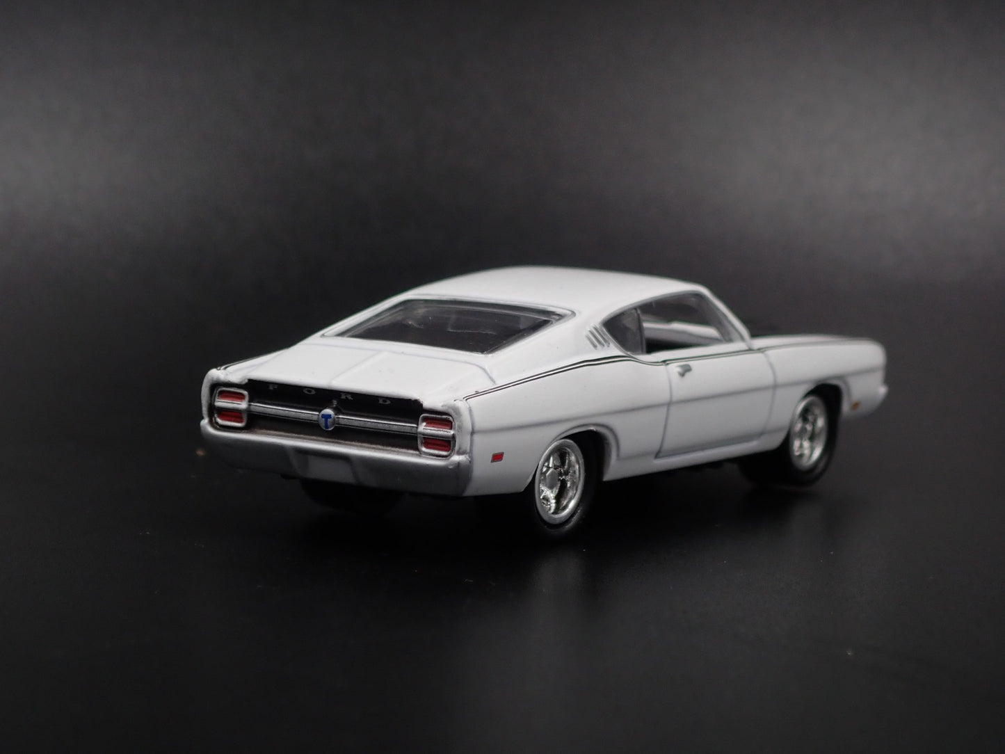 1969 69 FORD TORINO TALLADEGA 1:64 SCALE COLLECTIBLE DIORAMA DIECAST MODEL CAR