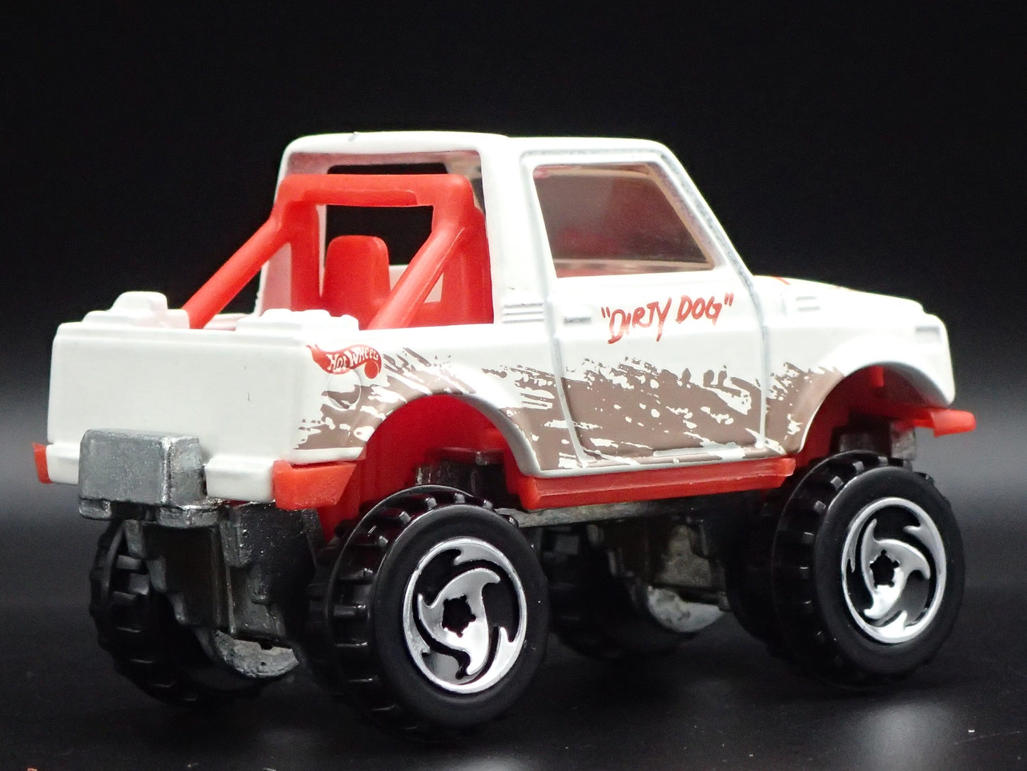 1992-1998 SUZUKI SAMURAI TRUCK 1:64 SCALE COLLECTIBLE DIORAMA DIECAST MODEL CAR