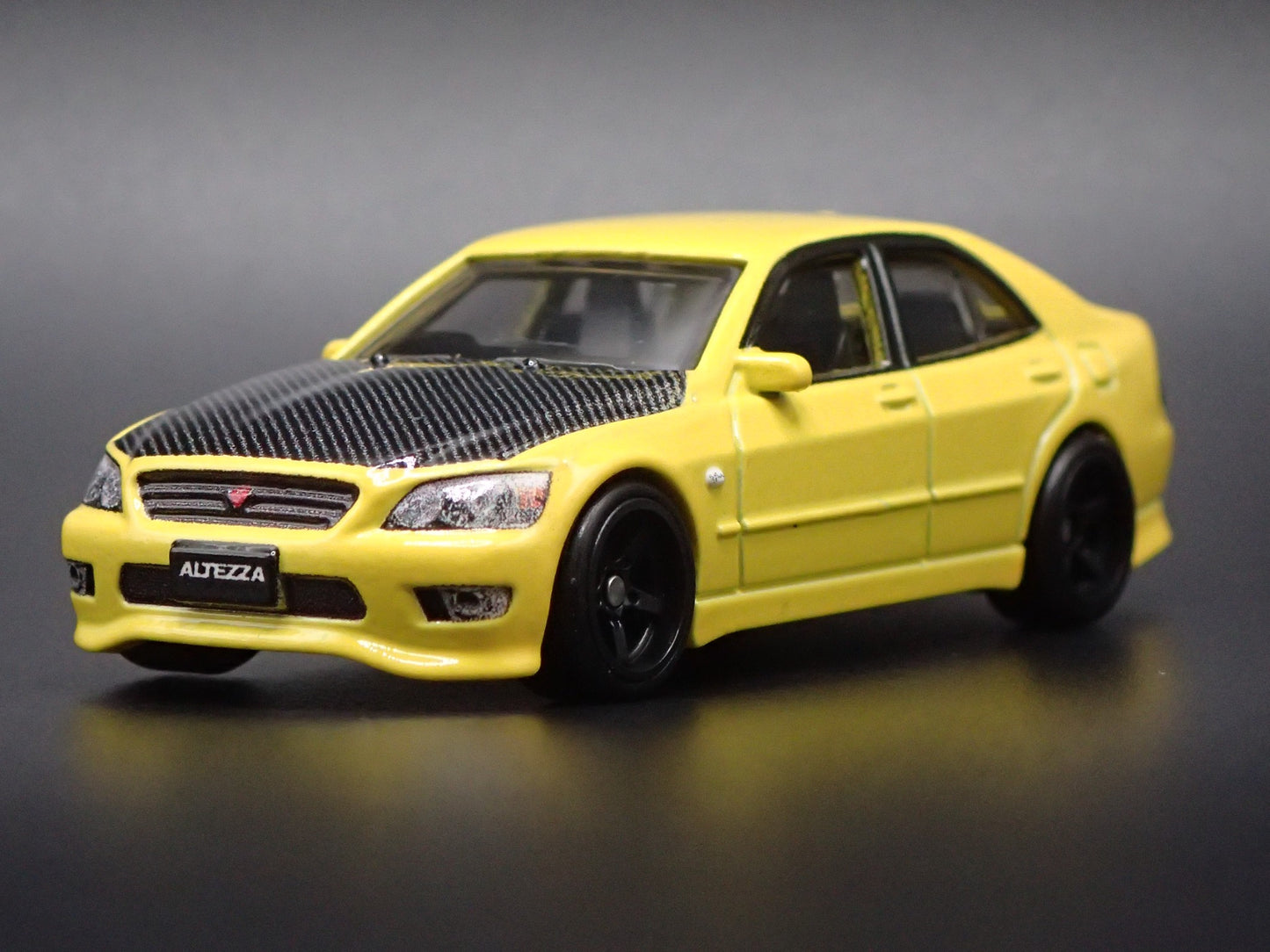 1998-2005 TOYOTA ALTEZZA LEXUS YELLOW 1:64 SCALE DIORAMA DIECAST MODEL CAR