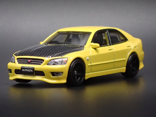 1998-2005 TOYOTA ALTEZZA LEXUS YELLOW 1:64 SCALE DIORAMA DIECAST MODEL CAR
