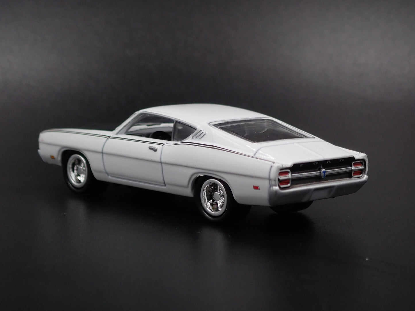 1969 69 FORD TORINO TALLADEGA 1:64 SCALE COLLECTIBLE DIORAMA DIECAST MODEL CAR