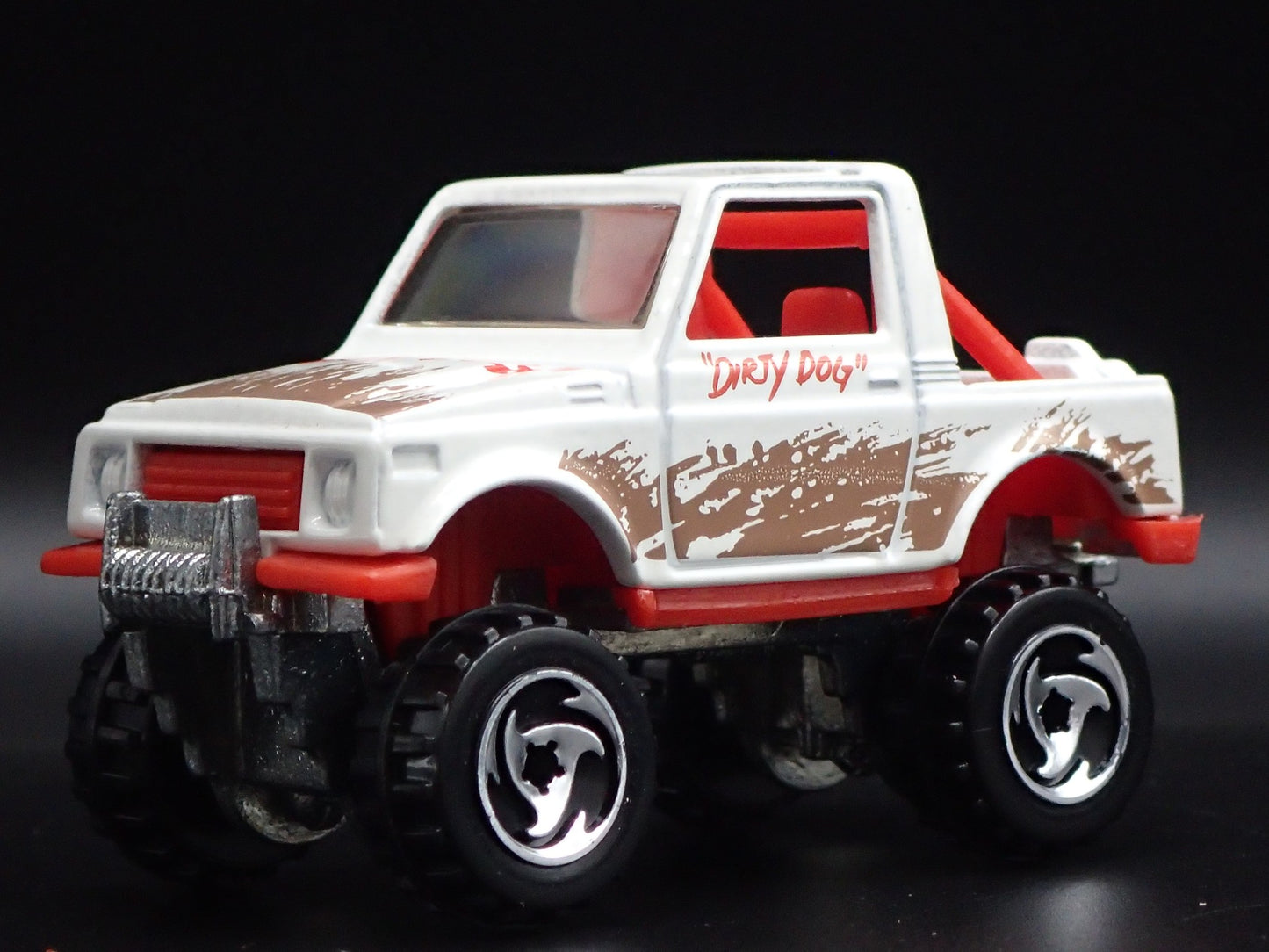 1992-1998 SUZUKI SAMURAI TRUCK 1:64 SCALE COLLECTIBLE DIORAMA DIECAST MODEL CAR