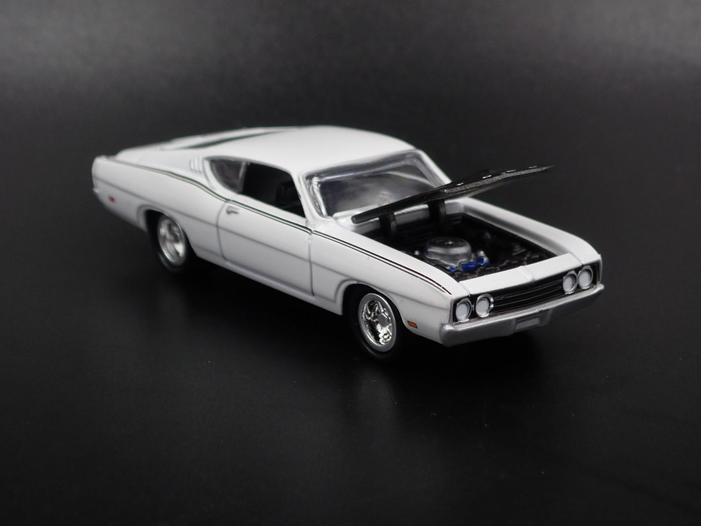 1969 69 FORD TORINO TALLADEGA 1:64 SCALE COLLECTIBLE DIORAMA DIECAST MODEL CAR