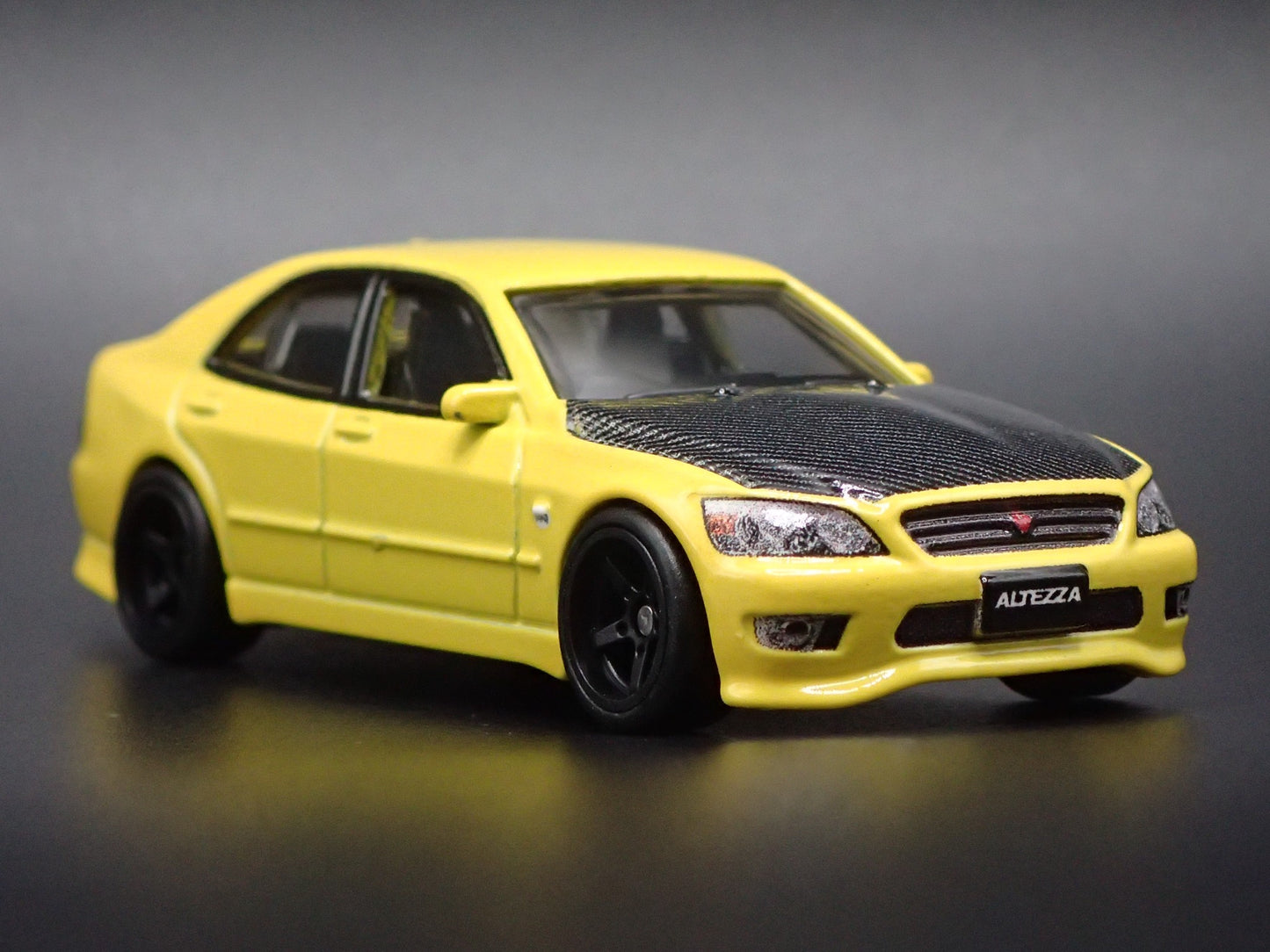 1998-2005 TOYOTA ALTEZZA LEXUS YELLOW 1:64 SCALE DIORAMA DIECAST MODEL CAR