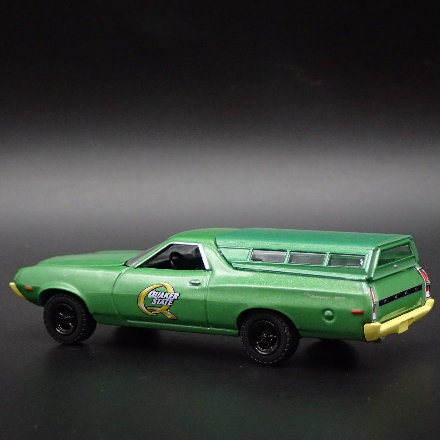 1972 72 FORD RANCHERO 500 PICKUP TRUCK QUAKER STATE 1:64 SCALE DIECAST MODEL CAR