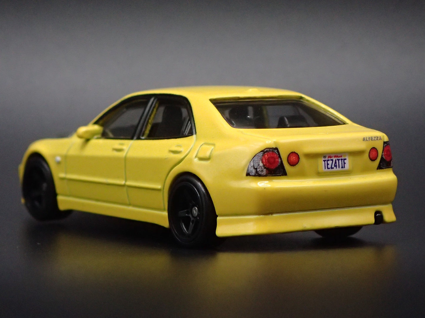 1998-2005 TOYOTA ALTEZZA LEXUS YELLOW 1:64 SCALE DIORAMA DIECAST MODEL CAR
