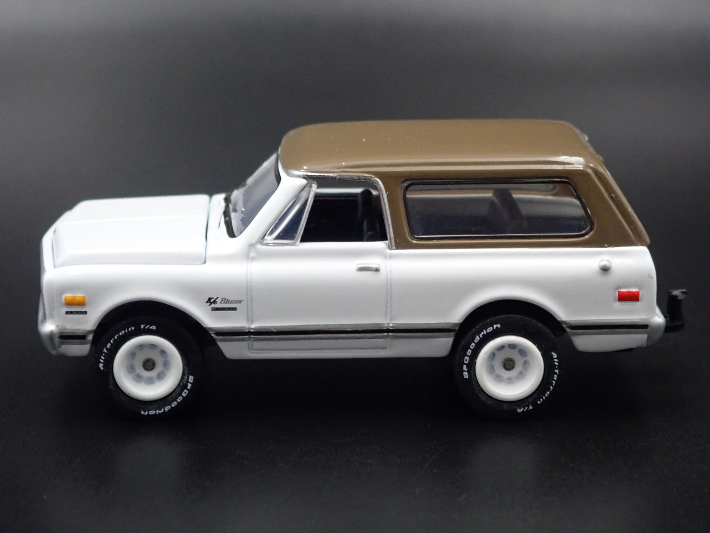 1970 70 CHEVY CHEVROLET BLAZER W HITCH RARE 1:64 SCALE DIORAMA DIECAST MODEL CAR