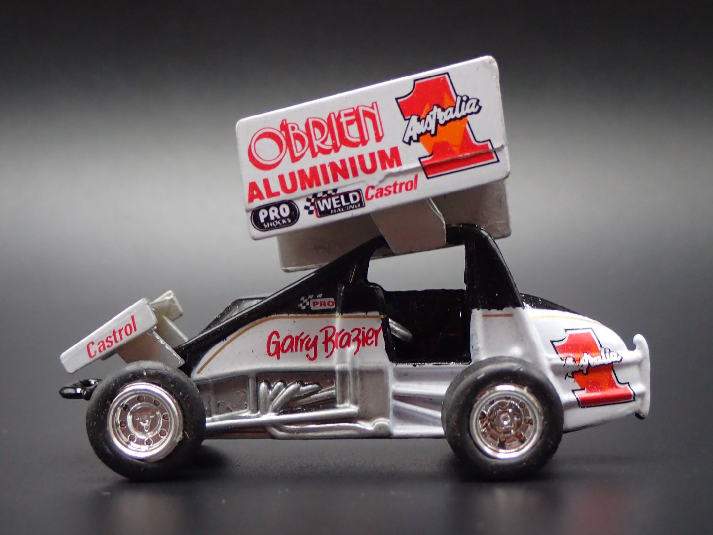 SPRINT CAR #1 GARRY BRAZIER OBIEN ALUMINIUM 1:64 SCALE DIORAMA DIECAST MODEL CAR