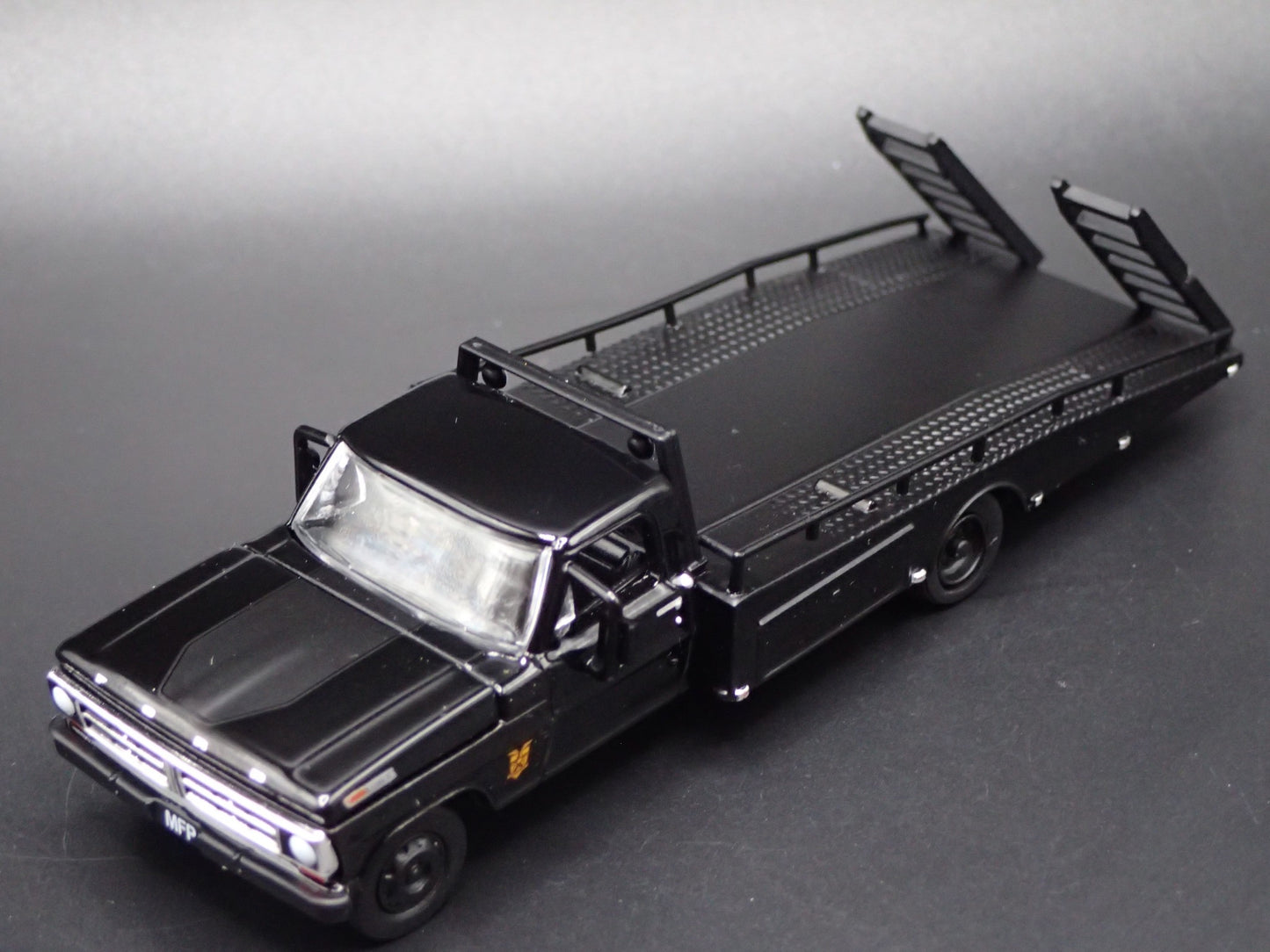 1972 72 FORD F-350 RAMP TRUCK BLACK 1:64 SCALE COLLECTIBLE DIECAST MODEL CAR