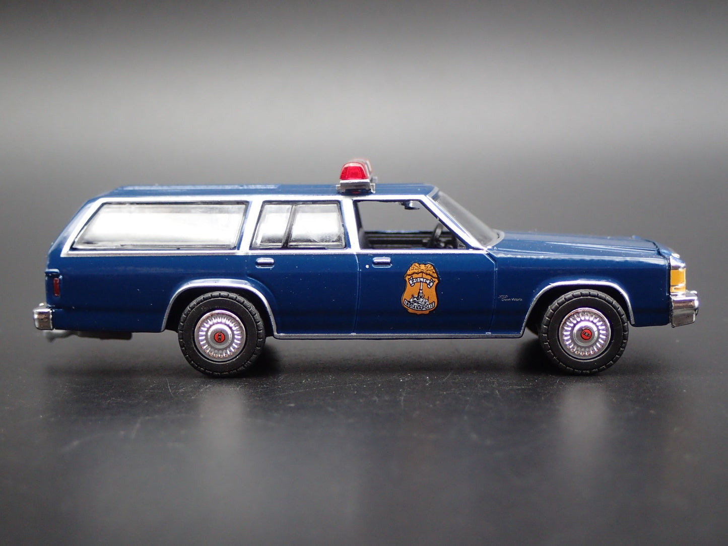 1984 84 FORD LTD STATION WAGON INDIANAPOLIS METRO POLICE 1:64 SCALE MODEL CAR