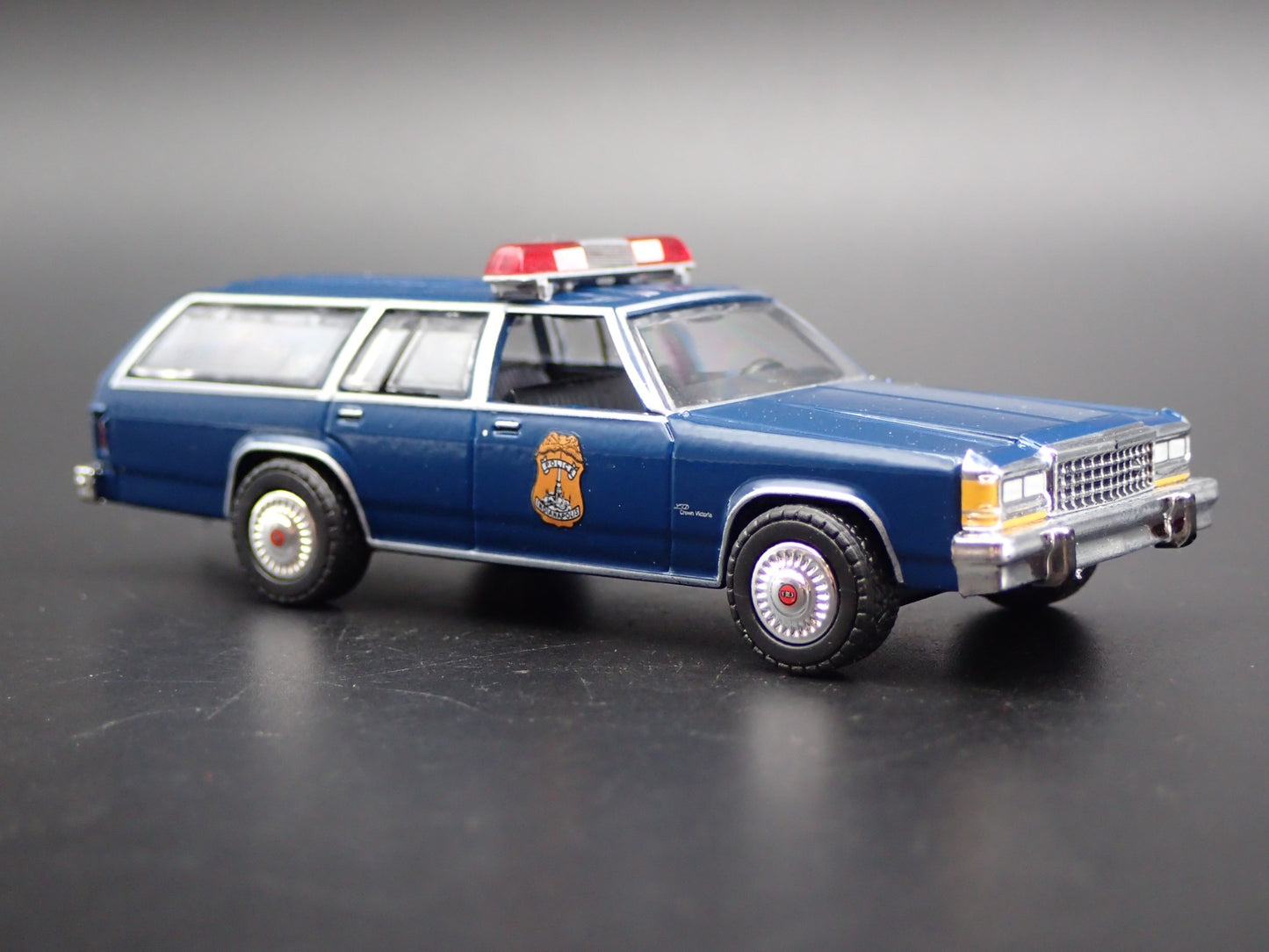 1984 84 FORD LTD STATION WAGON INDIANAPOLIS METRO POLICE 1:64 SCALE MODEL CAR