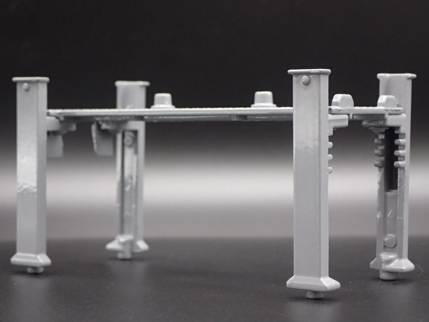 GMC 1:64 SCALE AUTO SHOP MECHANIC GARAGE 4 POST CAR LIFT DIORAMA MODEL DISPLAY