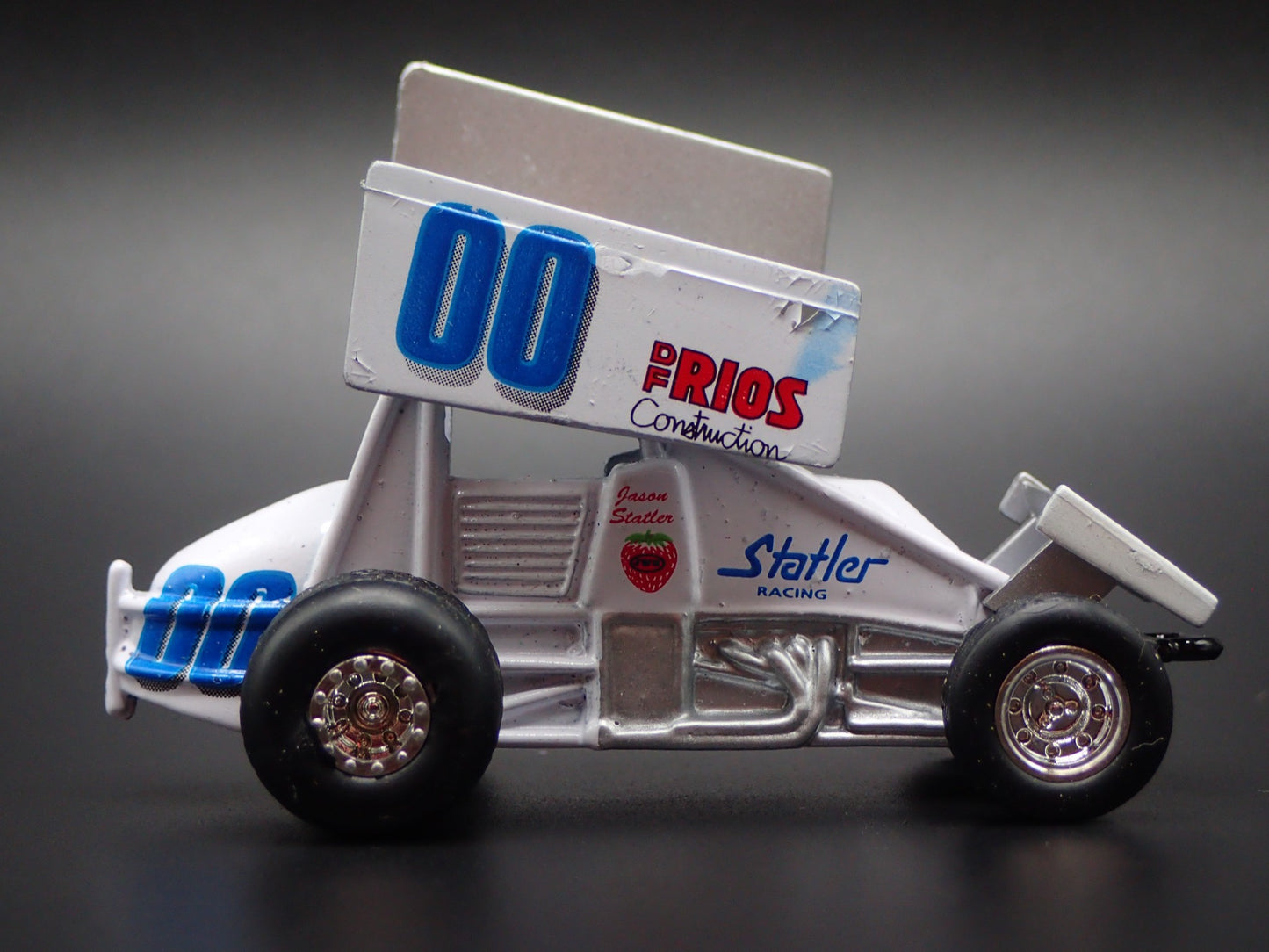 SPRINT CAR #00 JASN STATLER DF RIOS WHITE 1:64 SCALE DIORAMA DIECAST MODEL CAR
