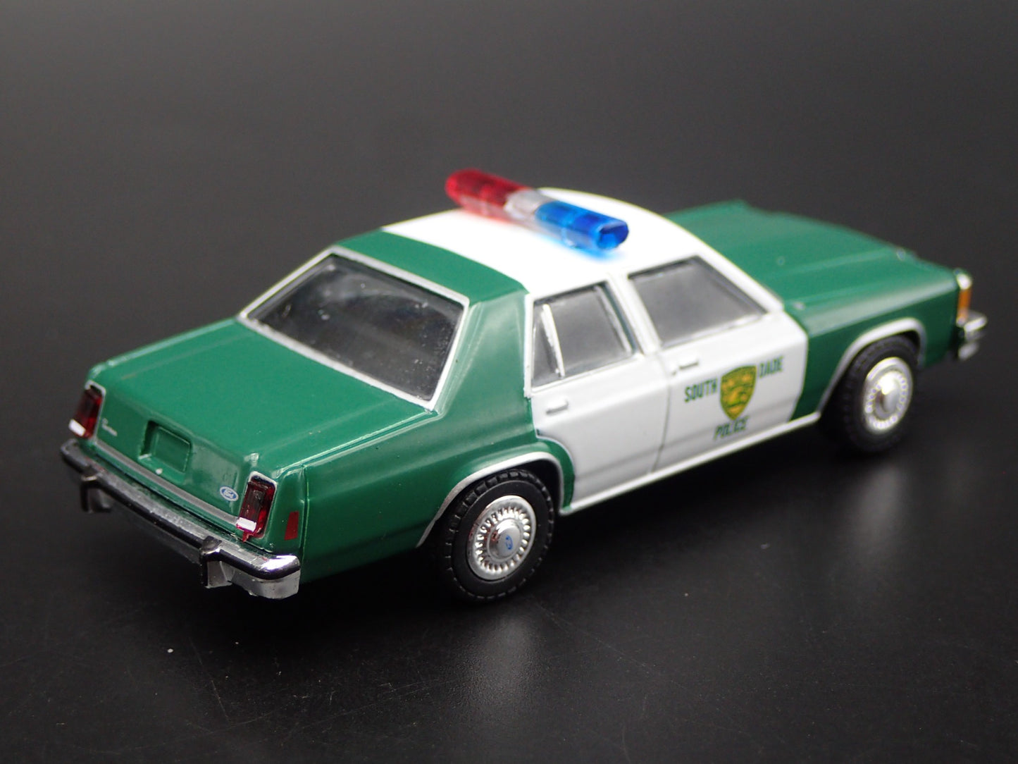 1983 83 FORD LTD CROWN VICTORIA MIAMI, FL POLICE 1:64 SCALE DIORAMA MODEL CAR