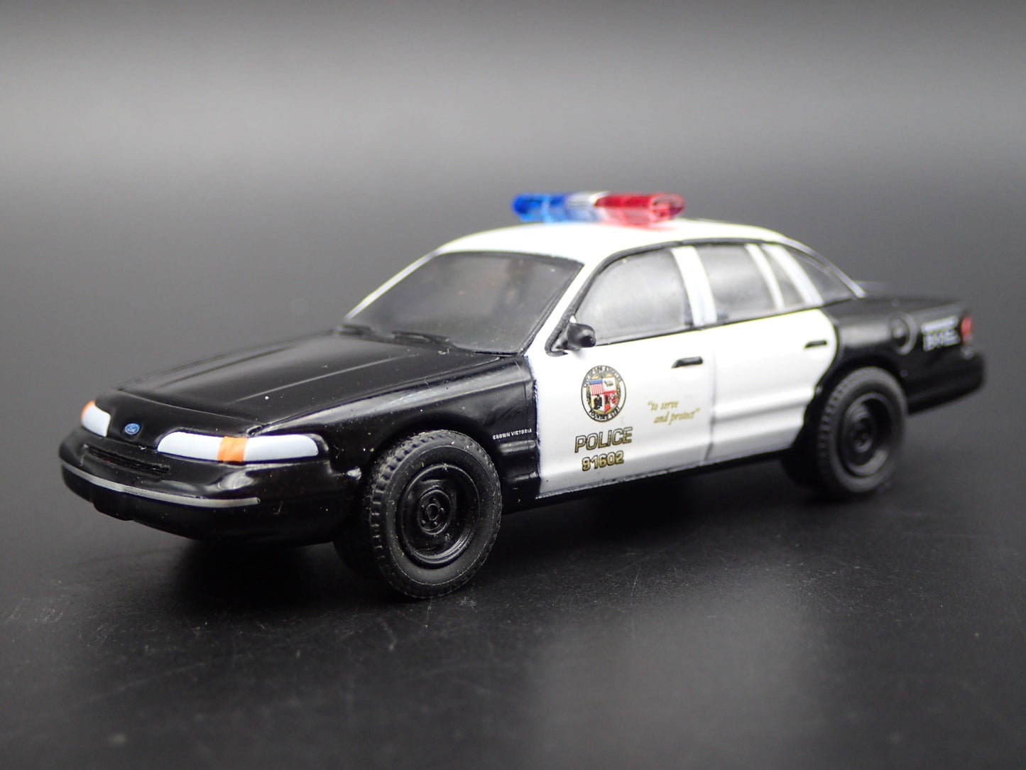 1992 92 FORD CROWN VICTORIA POLICE INTERCEPTOR LAPD 1:64 SCALE DIECAST MODEL CAR