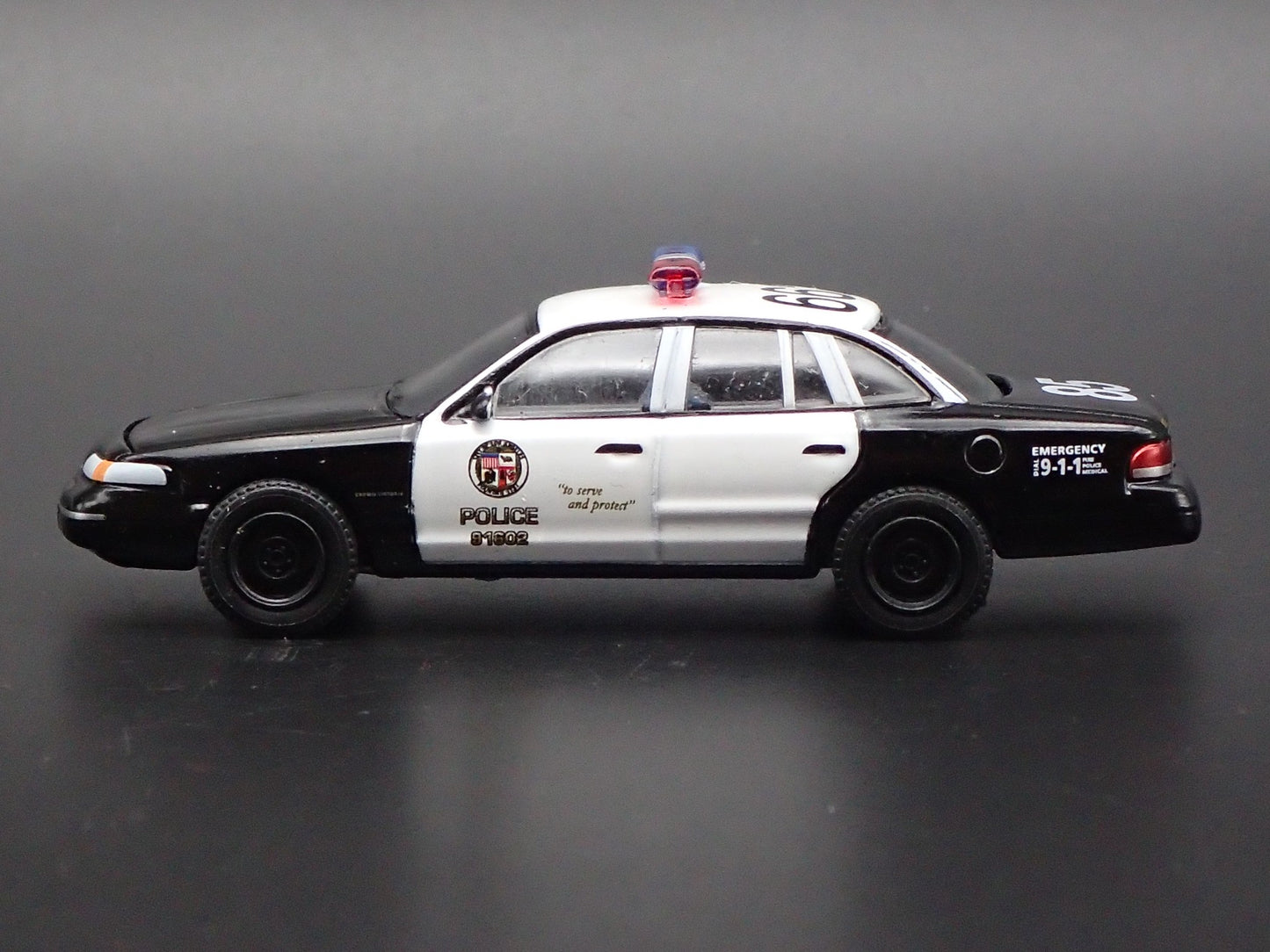 1992 92 FORD CROWN VICTORIA POLICE INTERCEPTOR LAPD 1:64 SCALE DIECAST MODEL CAR