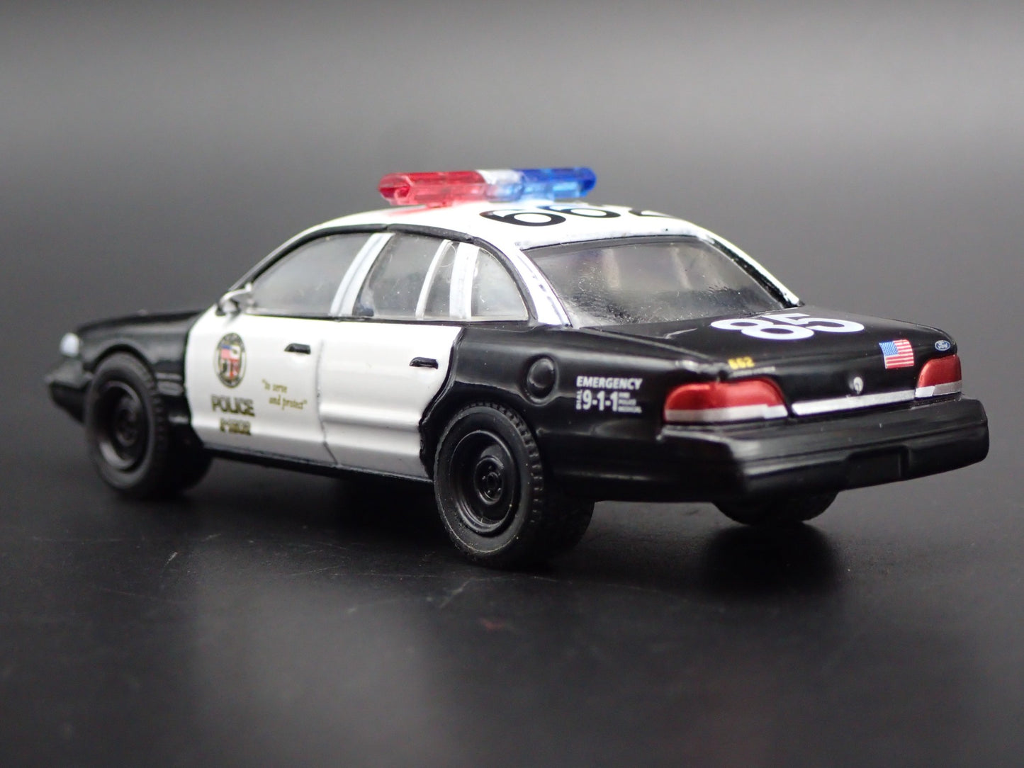 1992 92 FORD CROWN VICTORIA POLICE INTERCEPTOR LAPD 1:64 SCALE DIECAST MODEL CAR