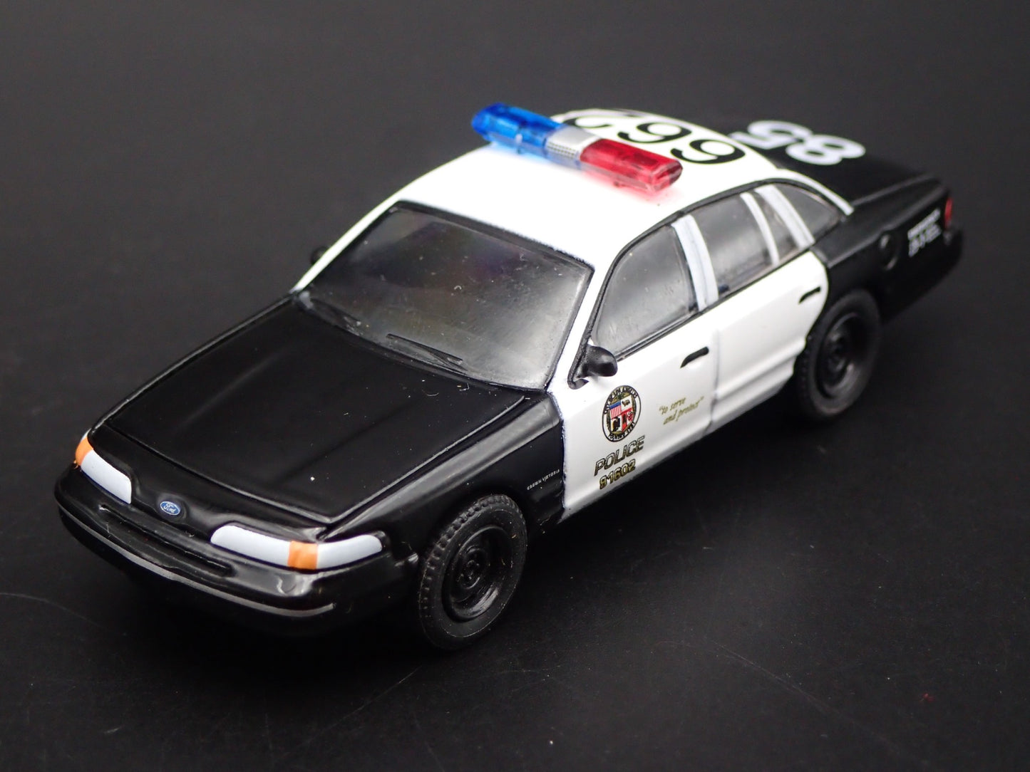 1992 92 FORD CROWN VICTORIA POLICE INTERCEPTOR LAPD 1:64 SCALE DIECAST MODEL CAR