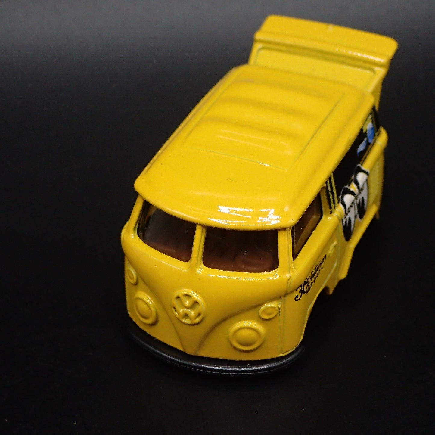 VW VOLKSWAGEN KOOL KOMBI MINI BUS VAN MOONEYES RARE 1:64 SCALE DIECAST MODEL CAR