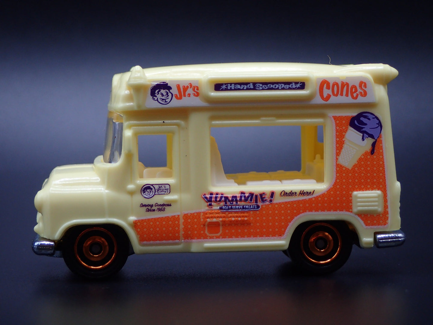 JR'S CONES ICE CREAM FOOD TRUCK 1:64 MB SCALE DIORAMA DIECAST MODEL CAR