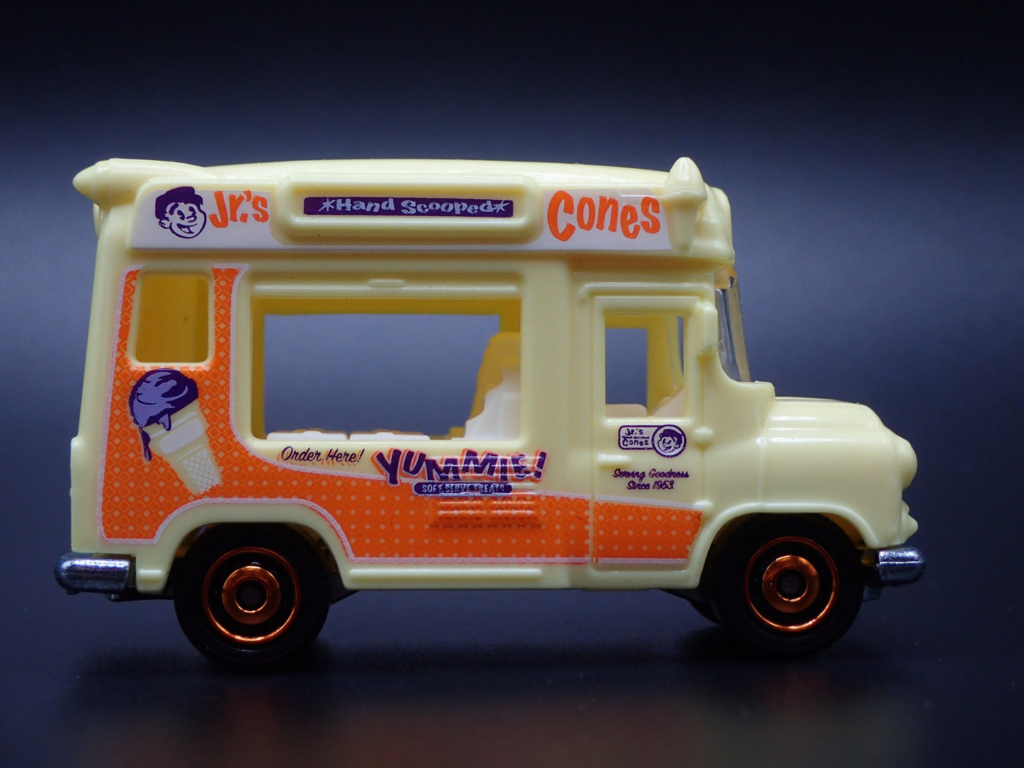 JR'S CONES ICE CREAM FOOD TRUCK 1:64 MB SCALE DIORAMA DIECAST MODEL CAR