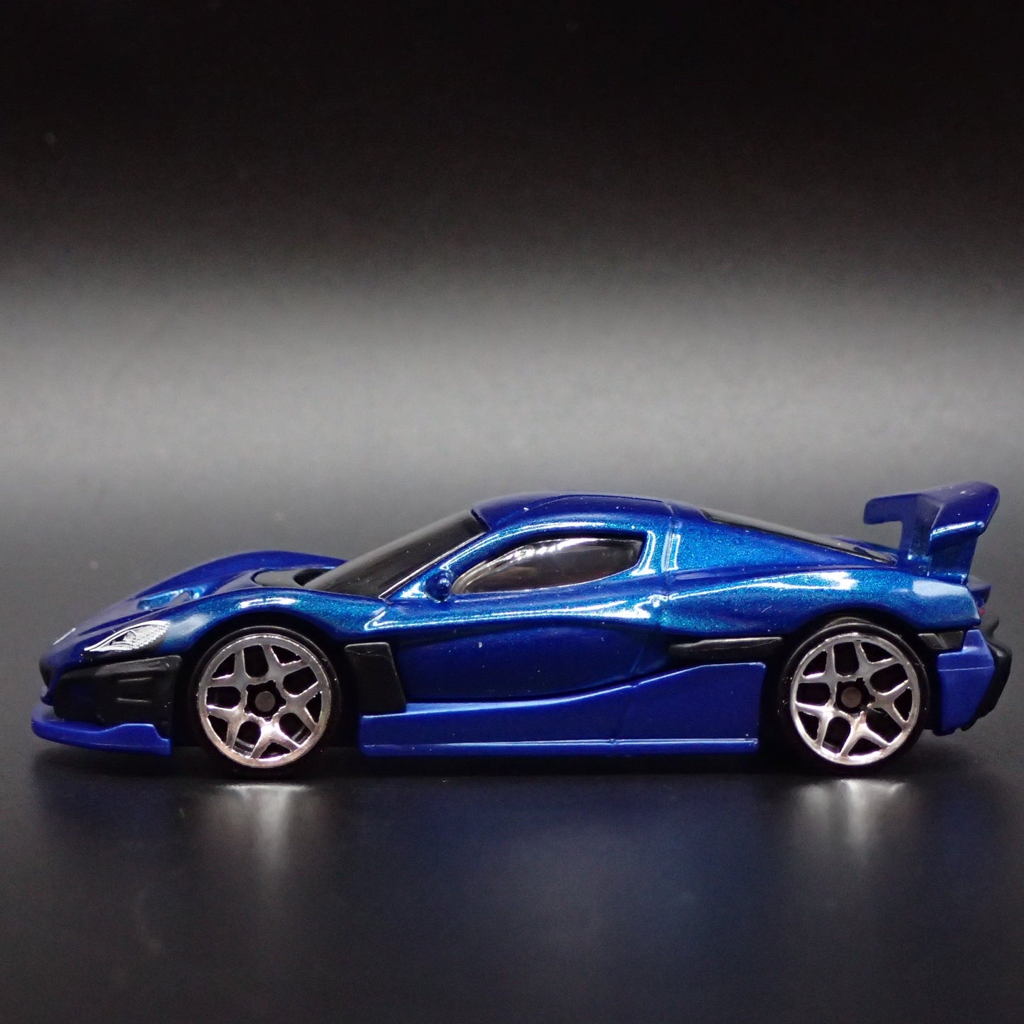 2021-2025 RIMAC NEVERA SUPER CAR BLUE 1/64 SCALE DIORAMA DIECAST MODEL CAR