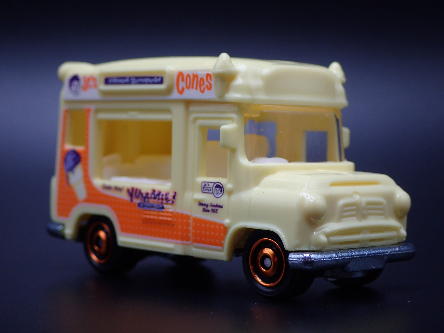 JR'S CONES ICE CREAM FOOD TRUCK 1:64 MB SCALE DIORAMA DIECAST MODEL CAR