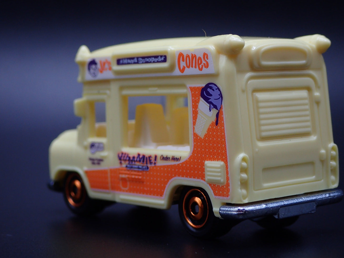 JR'S CONES ICE CREAM FOOD TRUCK 1:64 MB SCALE DIORAMA DIECAST MODEL CAR