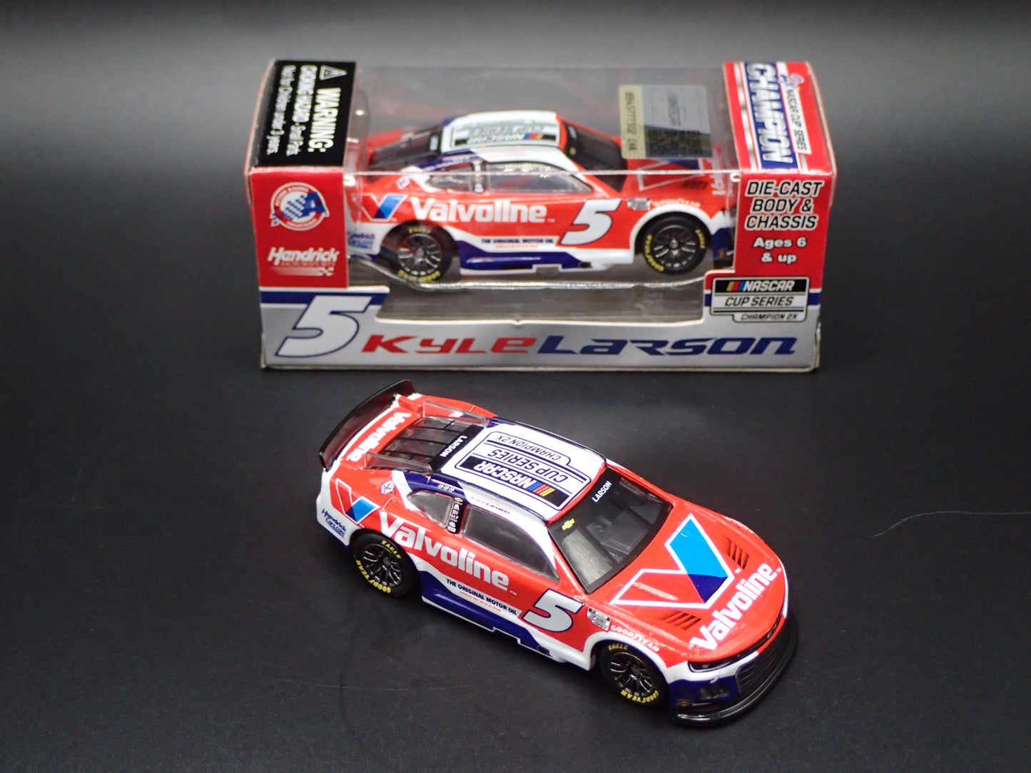 2025 25 CHEVROLET 5 KYLE LARSON VALVOLINE NASCAR CHAMPION 1:64 DIECAST MODEL CAR