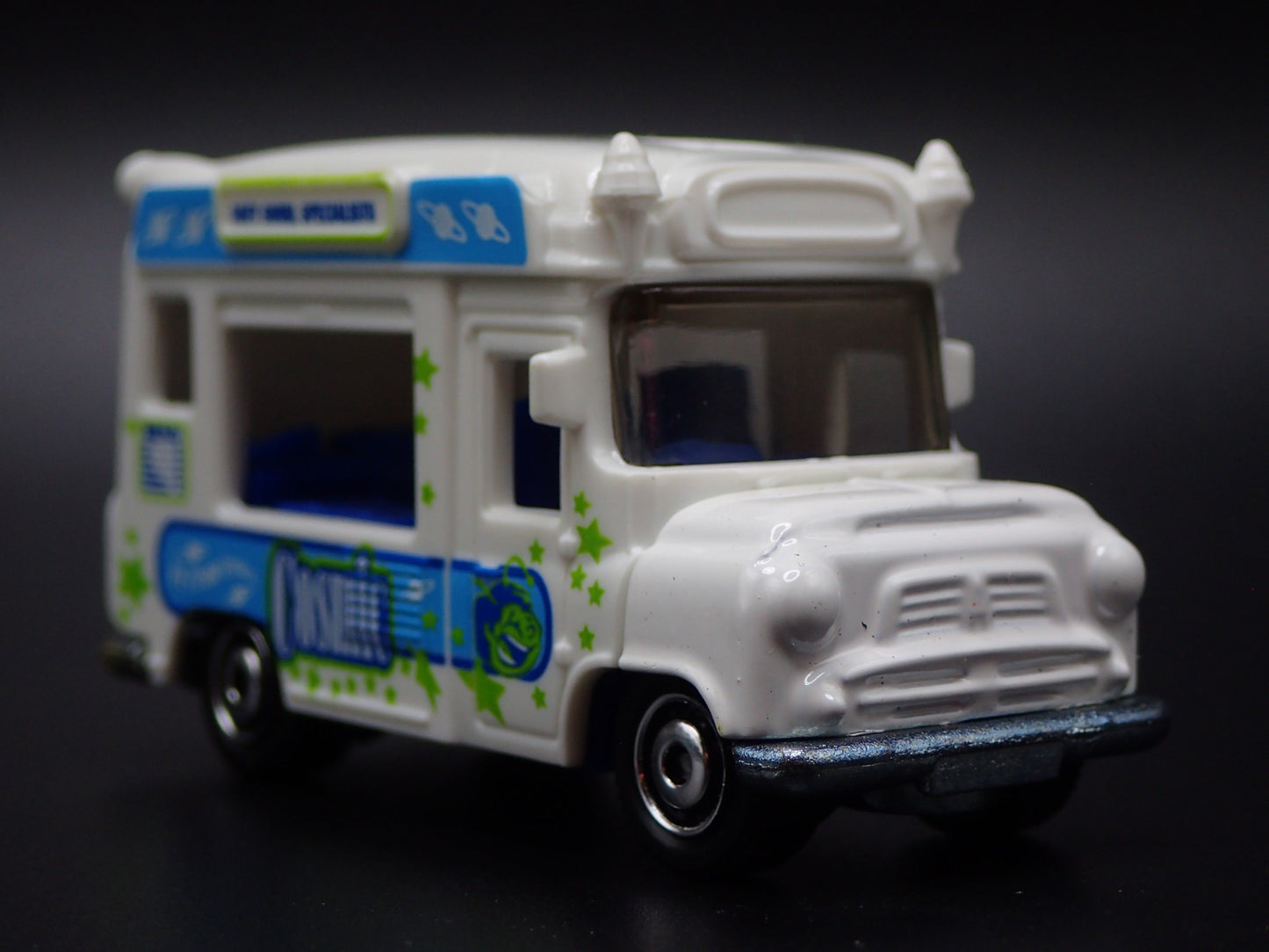 COSMIC SOFT SERVE ICE CREAM FOOD TRUCK 1:64 MB SCALE DIORAMA DIECAST MODEL CAR