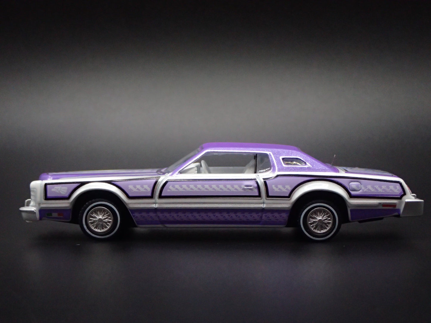 1973 73 FORD THUNDERBIRD LOWRIDER PURPLE 1:64 SCALE DIORAMA DIECAST MODEL CAR