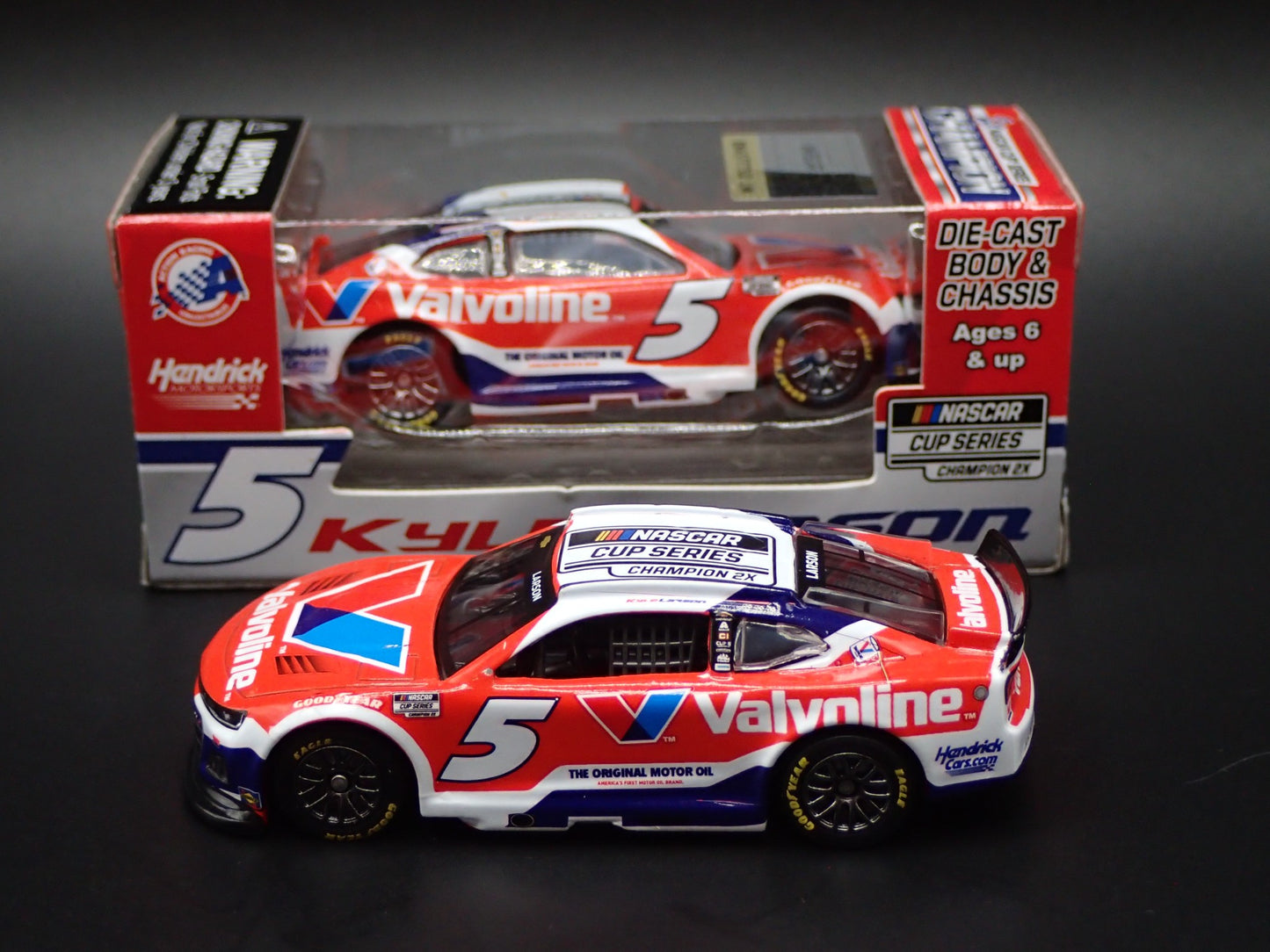 2025 25 CHEVROLET 5 KYLE LARSON VALVOLINE NASCAR CHAMPION 1:64 DIECAST MODEL CAR