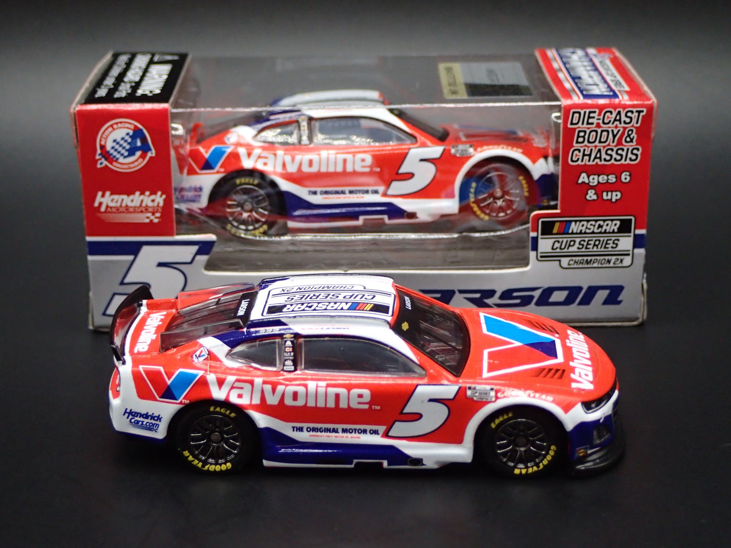 2025 25 CHEVROLET 5 KYLE LARSON VALVOLINE NASCAR CHAMPION 1:64 DIECAST MODEL CAR