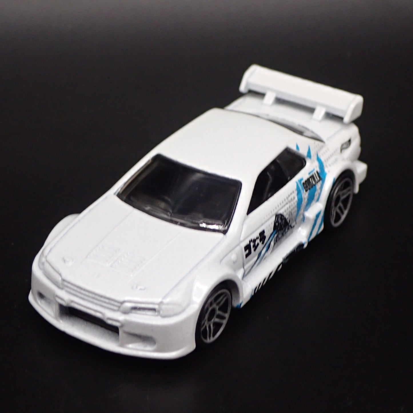 1989-1994 NISSAN SKYLINE GTR R32 GODZILLA 1:64 SCALE DIORAMA DIECAST MODEL CAR