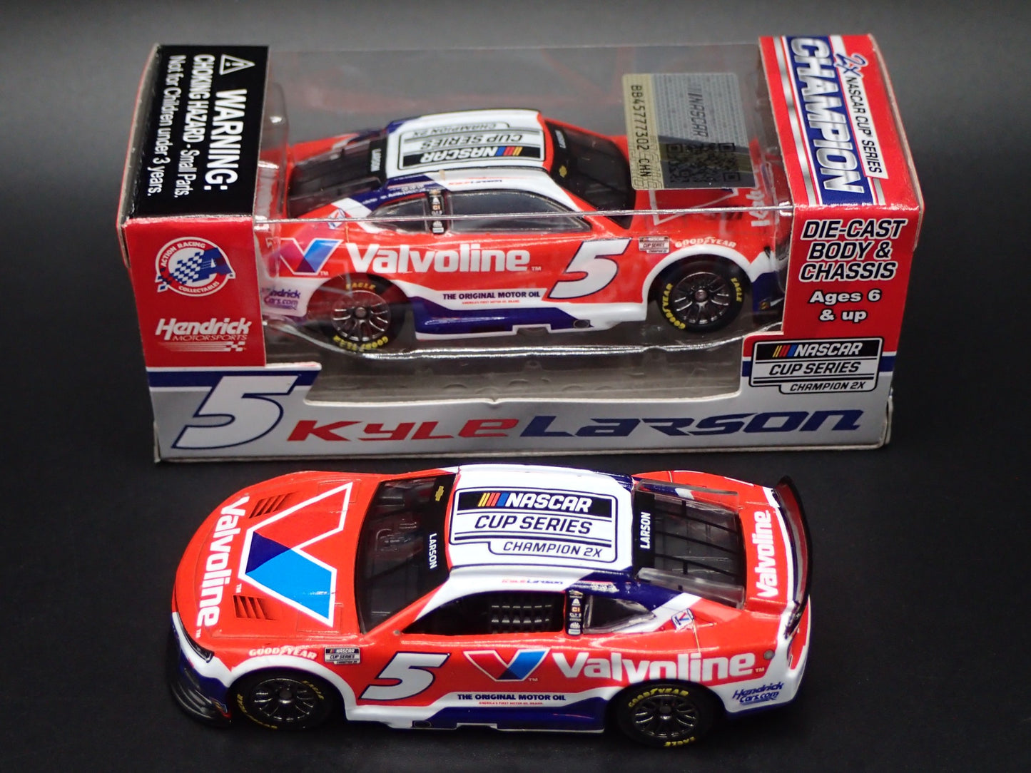 2025 25 CHEVROLET 5 KYLE LARSON VALVOLINE NASCAR CHAMPION 1:64 DIECAST MODEL CAR
