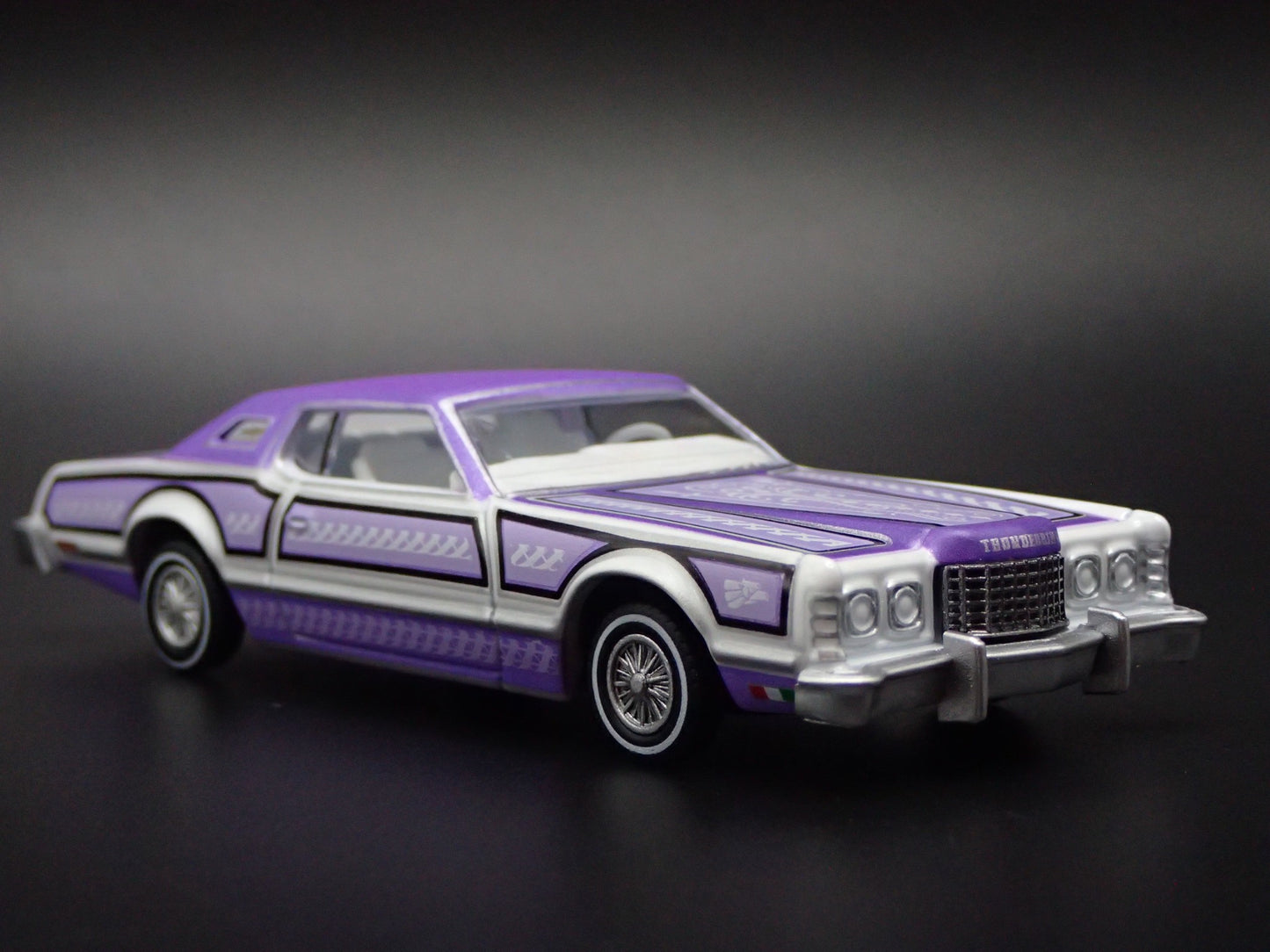1973 73 FORD THUNDERBIRD LOWRIDER PURPLE 1:64 SCALE DIORAMA DIECAST MODEL CAR